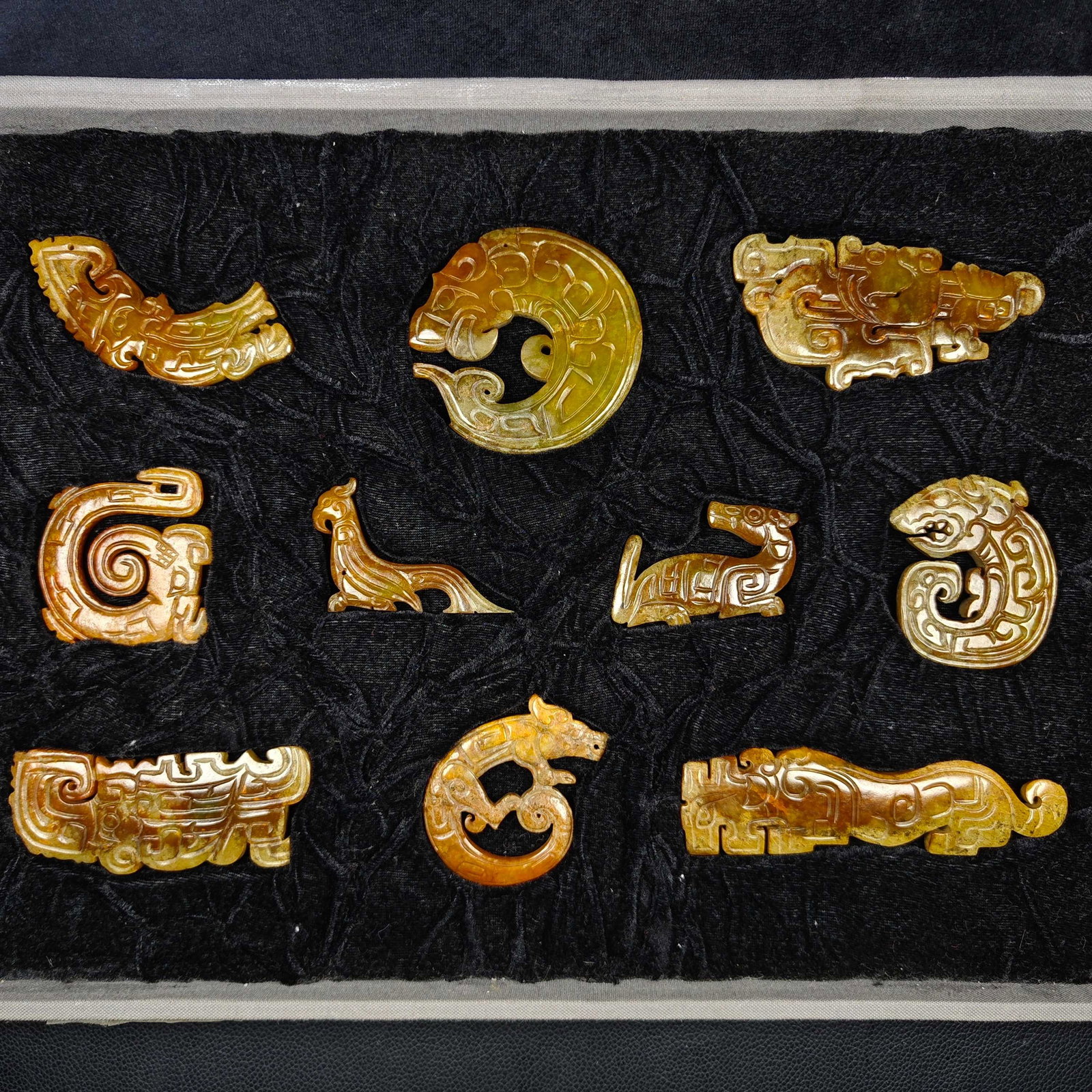 A Set of Fine White Jade With Inscription Auspicious Beast Ornament: A Set of Fine White Jade With Inscription Auspicious Beast Ornament Han Dynasty, China Size:3inx1.4in Size:5.3inx3.3in Weight:600g白玉佩一套 中国汉É