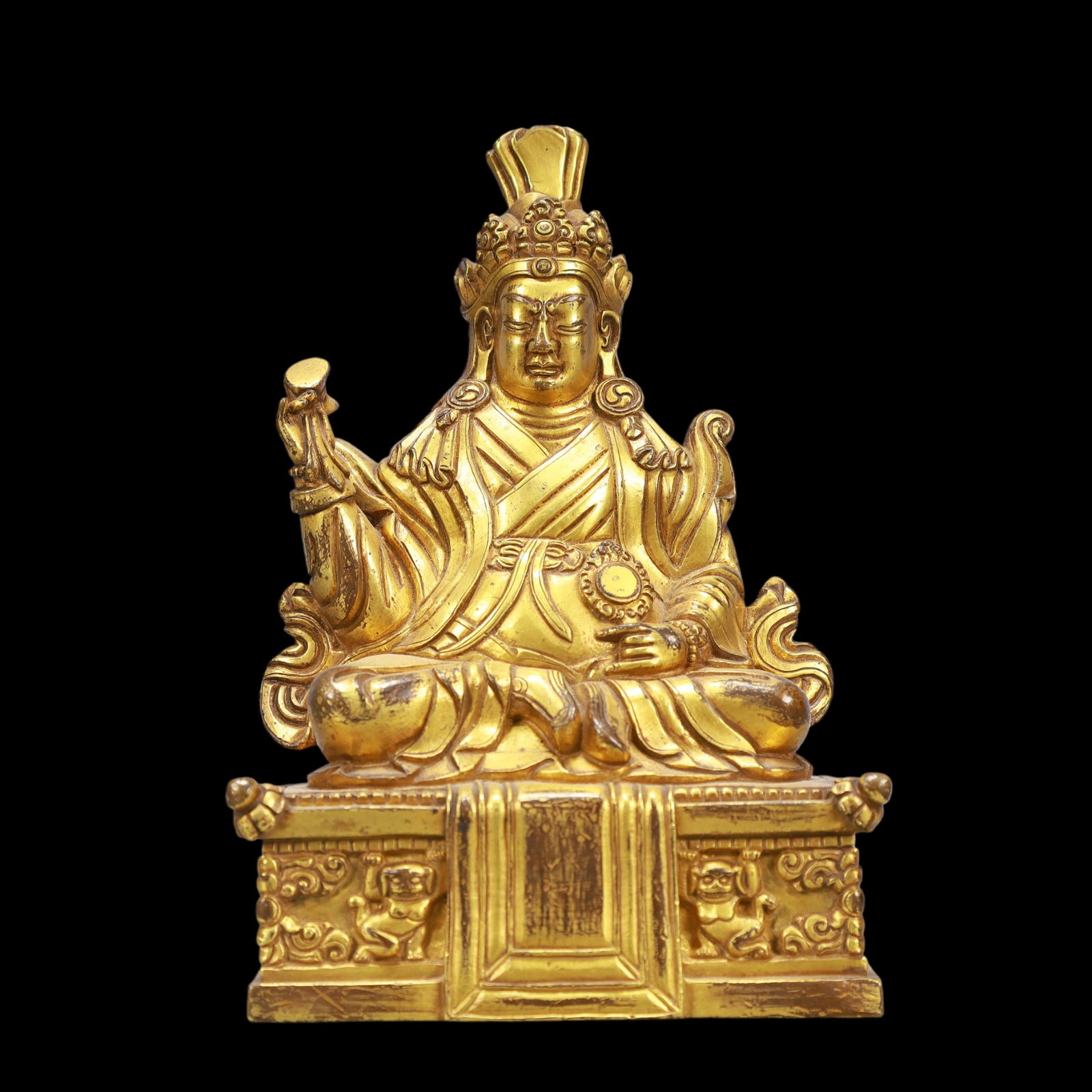 A Exquisite Gilt Bronze Statue of Guru: A Exquisite Gilt Bronze Statue of Guru Ming Dynasty, China Size:4.3inx2.8inx6.3in Weight:1100g铜鎏金上师 中国明代 Size:11cmx7cmx16cm Weight:1100g