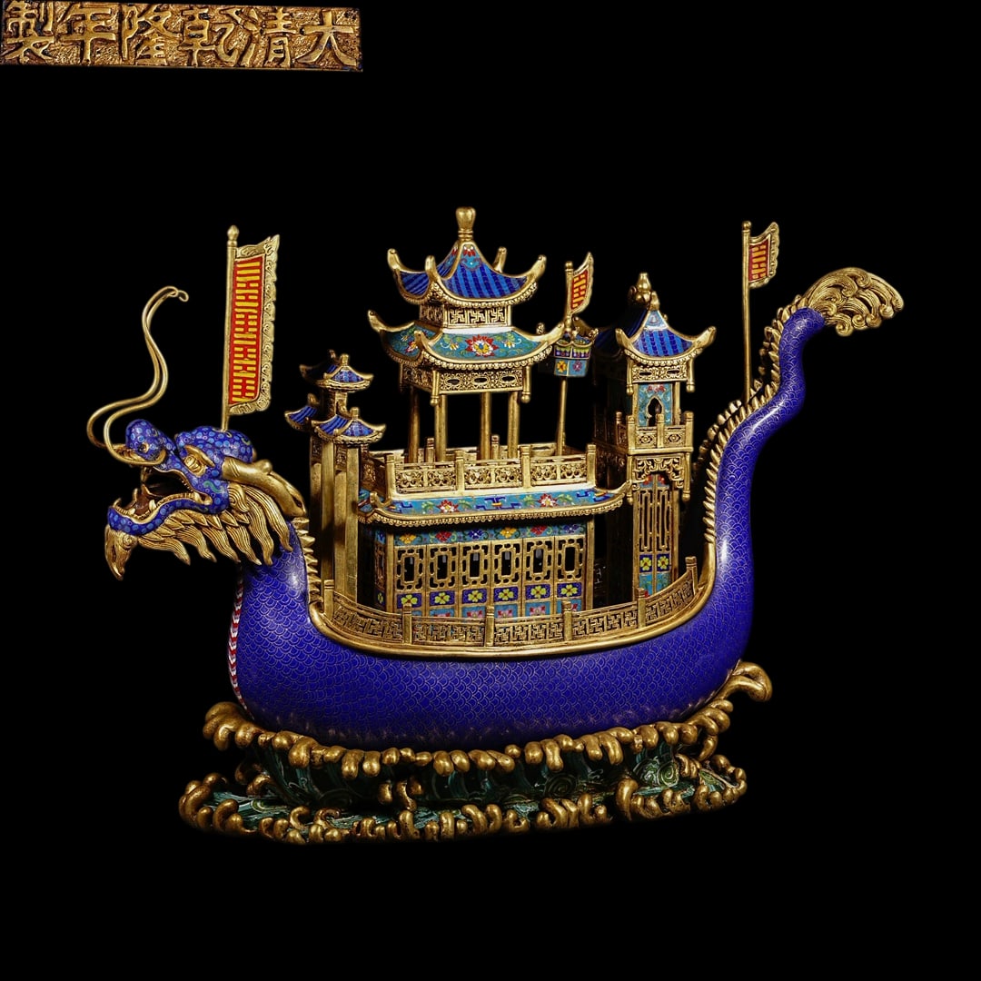 An Exquisite Cloisonne Lotus Pattern Ornament: An Exquisite Cloisonne Lotus Pattern Ornament Qing Dynasty, China Qianlong Six-character Mark Size:27.6inx8.3inx21.7in Weight:31kg景泰蓝龙舫 中国清É