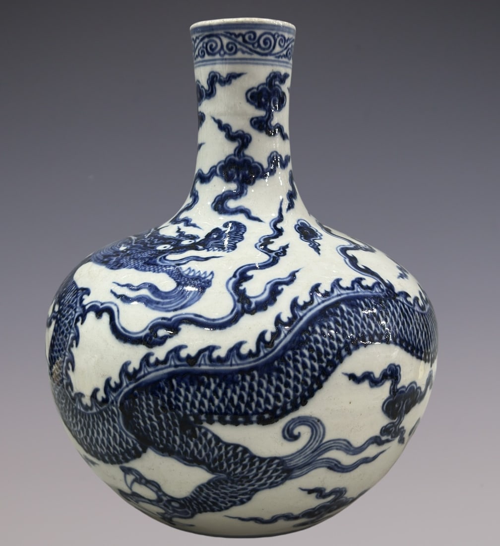 An Exquisite Blue and White Dragon Pattern Vase - 3