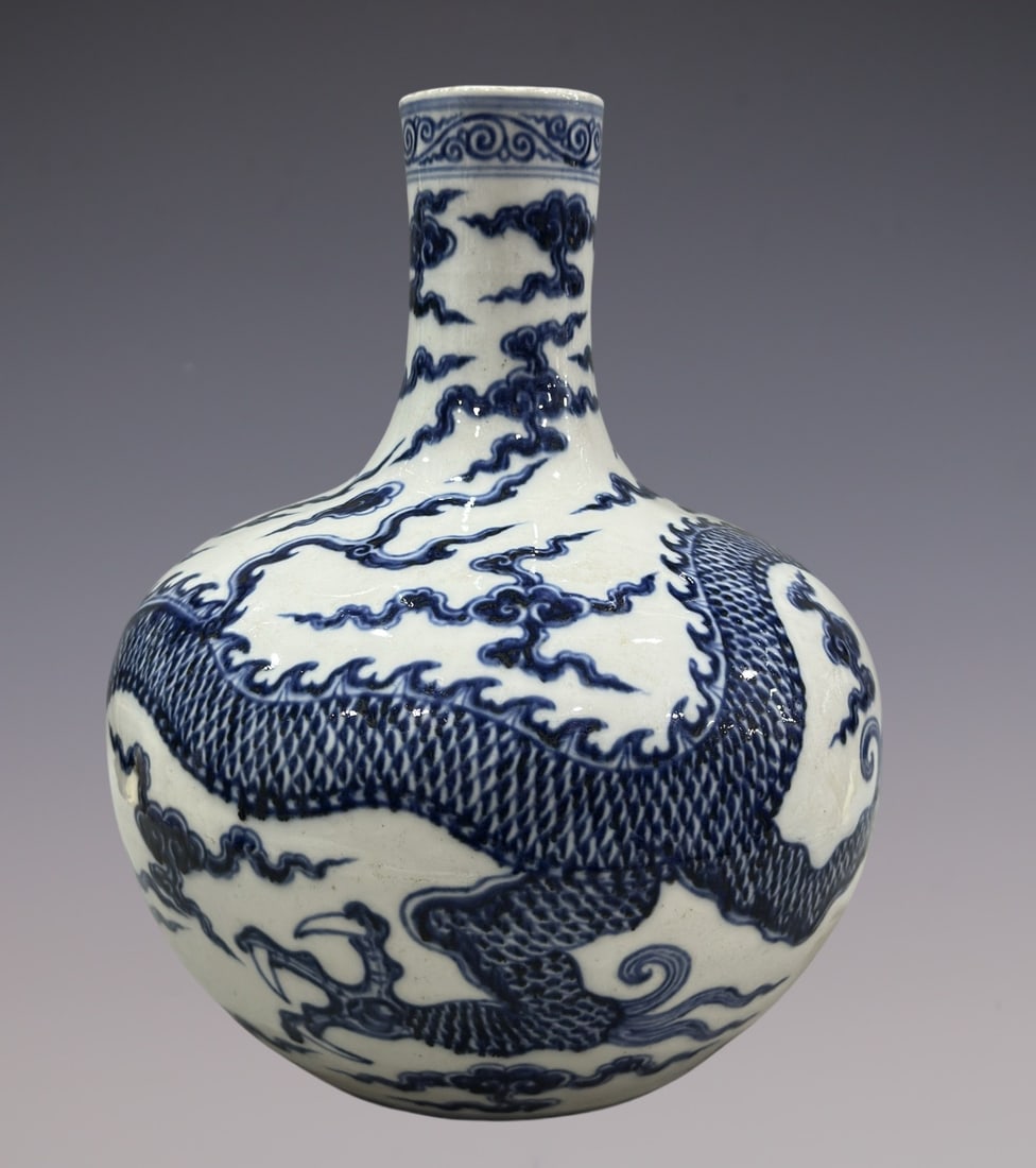 An Exquisite Blue and White Dragon Pattern Vase - 4