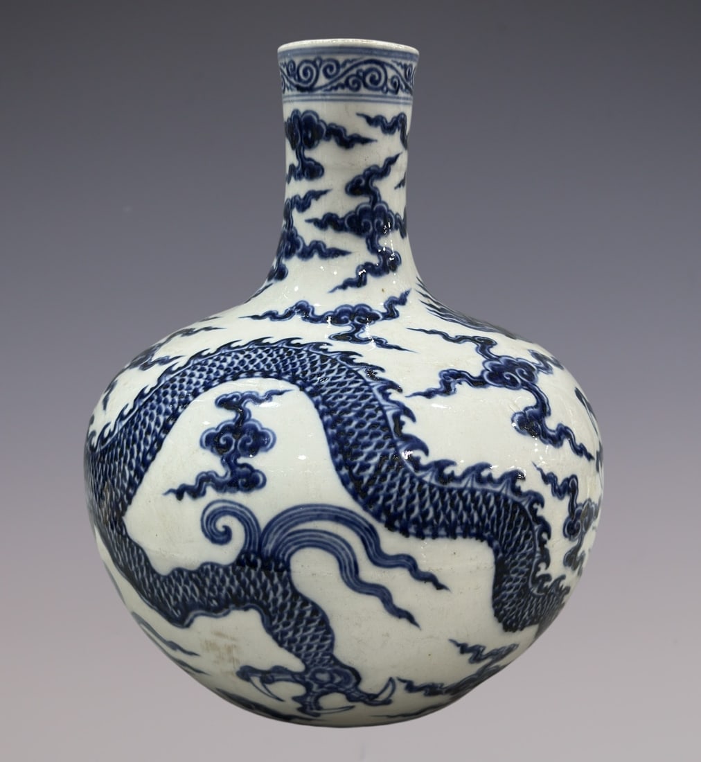 An Exquisite Blue and White Dragon Pattern Vase - 5