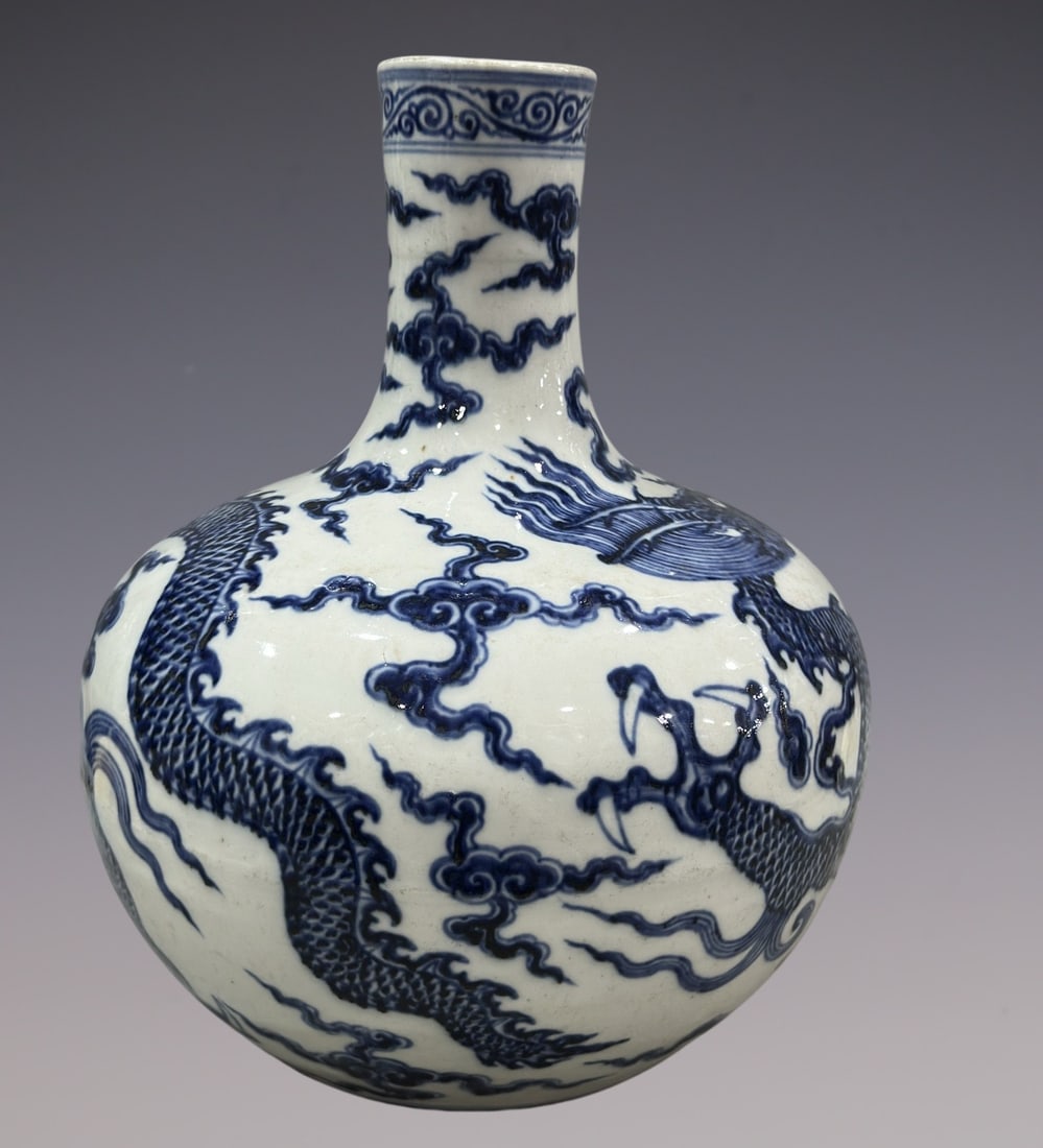 An Exquisite Blue and White Dragon Pattern Vase - 6
