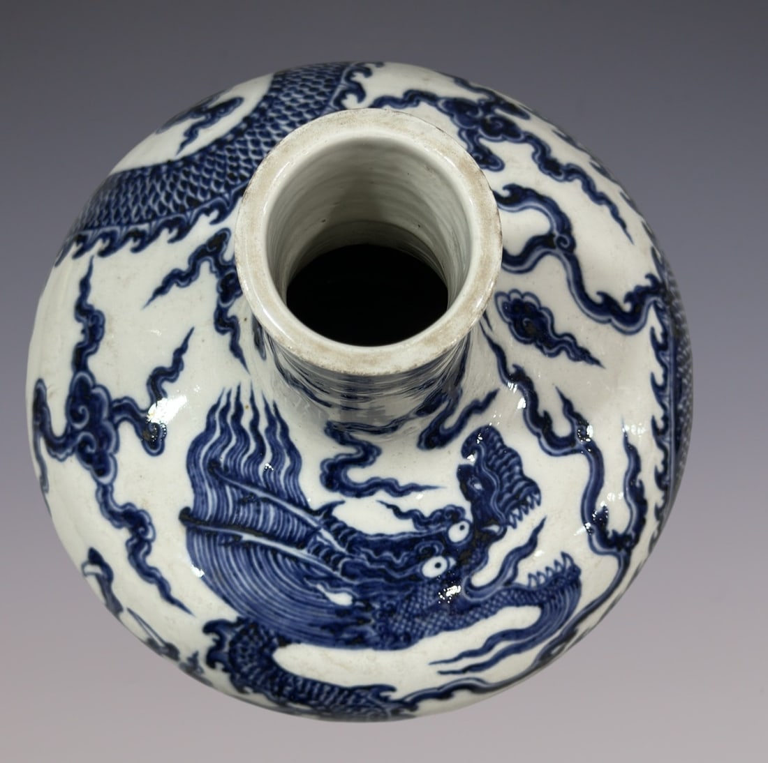 An Exquisite Blue and White Dragon Pattern Vase - 7