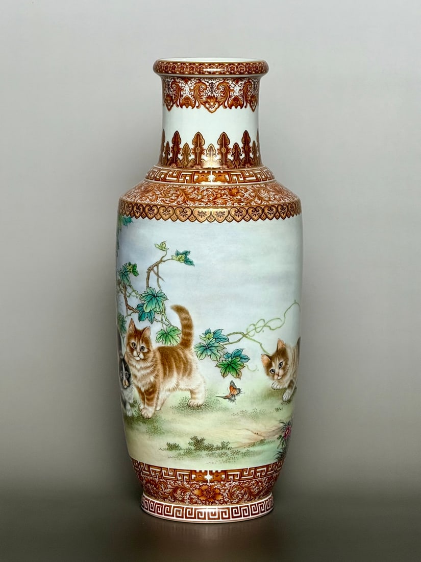 An Exquisite Iron-Red Painted Gold Lotus Pattern Cat Pattern Vase - 2