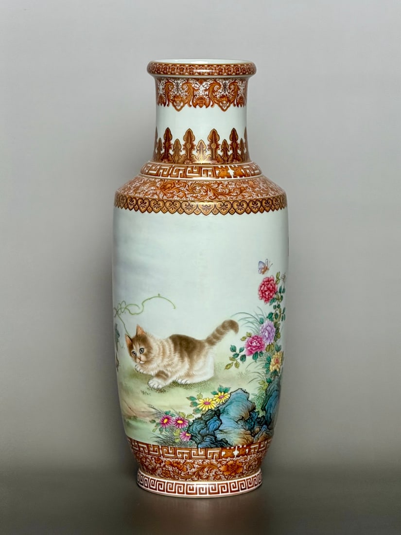 An Exquisite Iron-Red Painted Gold Lotus Pattern Cat Pattern Vase - 3