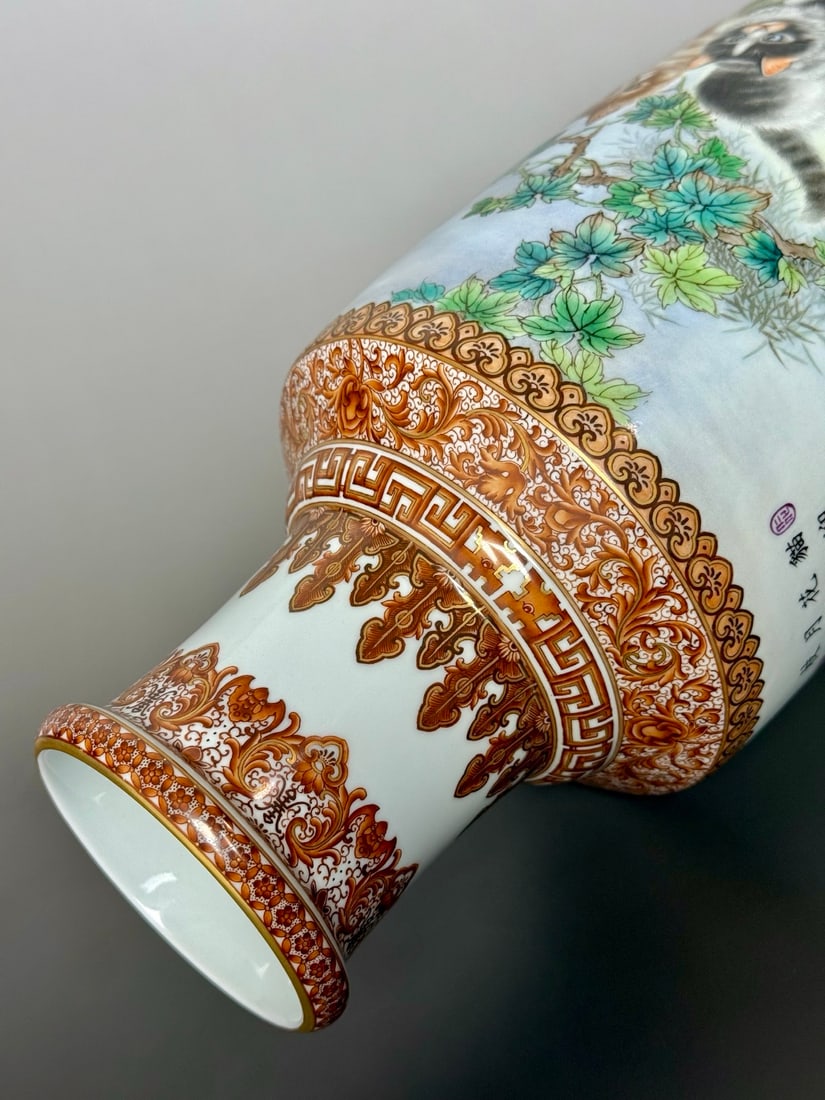 An Exquisite Iron-Red Painted Gold Lotus Pattern Cat Pattern Vase - 5