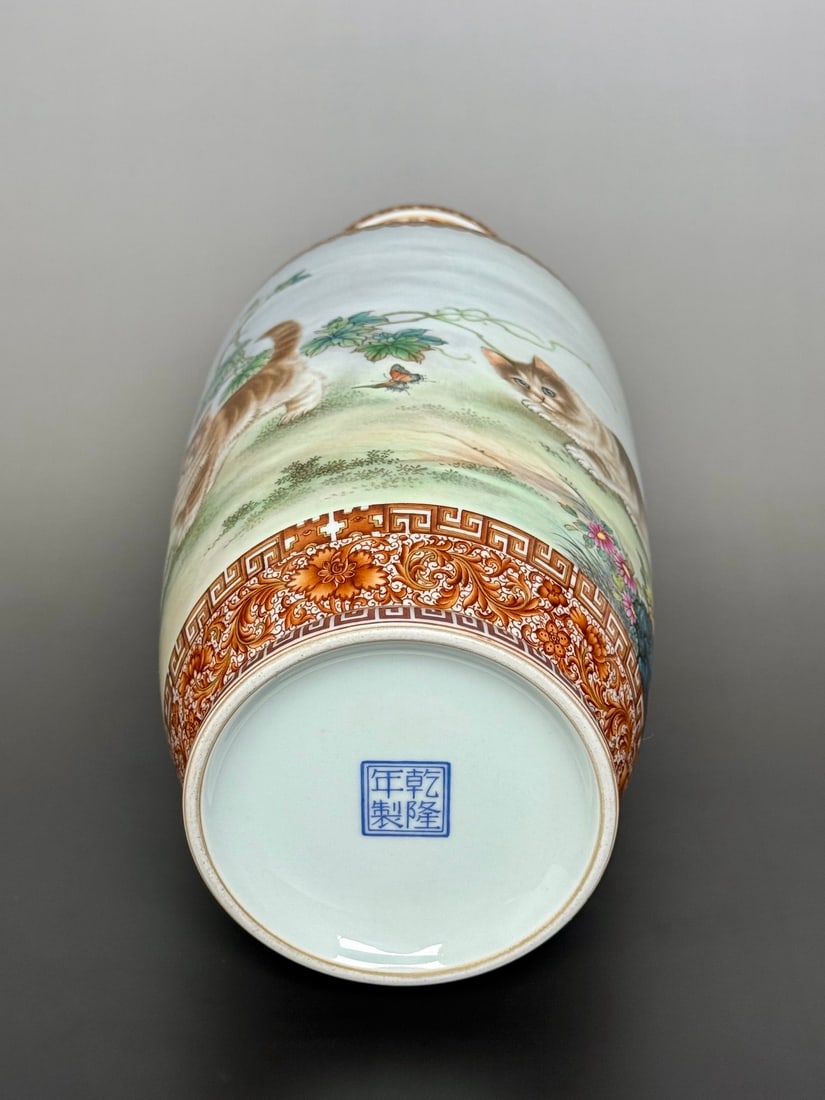 An Exquisite Iron-Red Painted Gold Lotus Pattern Cat Pattern Vase - 9