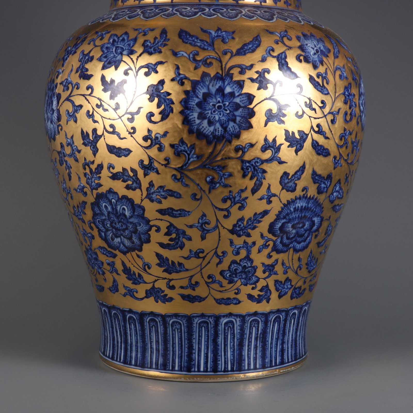 An Exquisite Blue and White Lotus Pattern Jar - 4