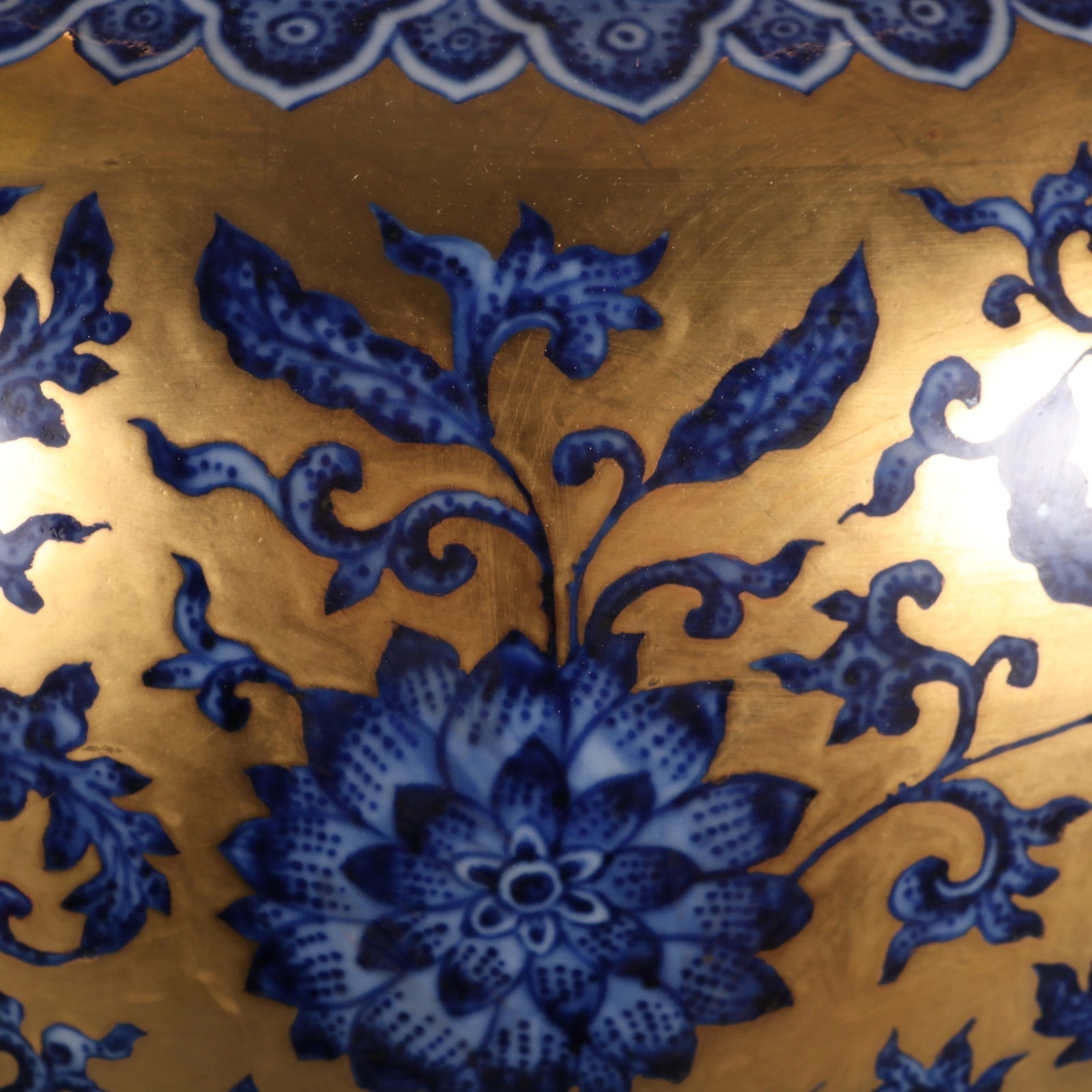 An Exquisite Blue and White Lotus Pattern Jar - 5