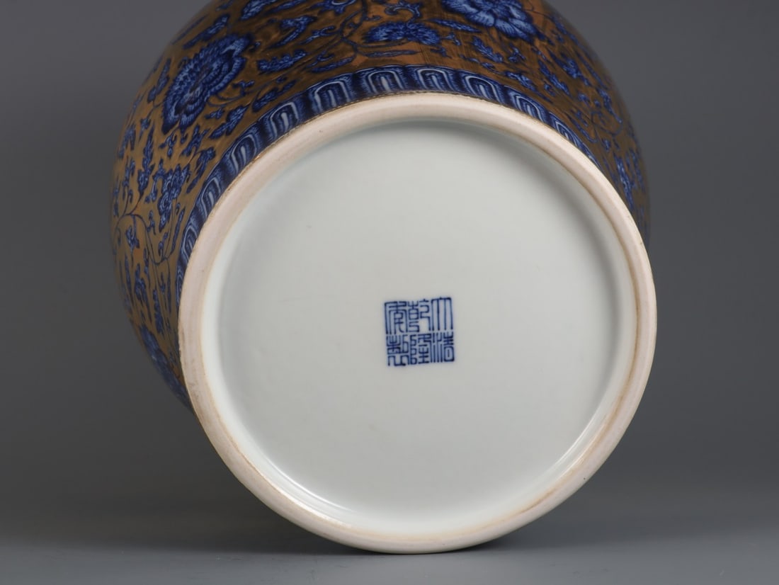 An Exquisite Blue and White Lotus Pattern Jar - 9