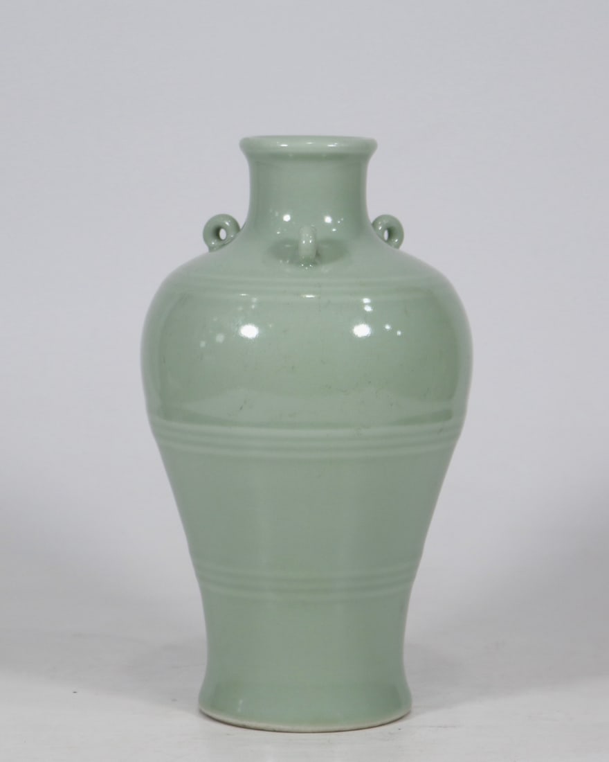 An Exquisite Celadon Glazed Vase - 2