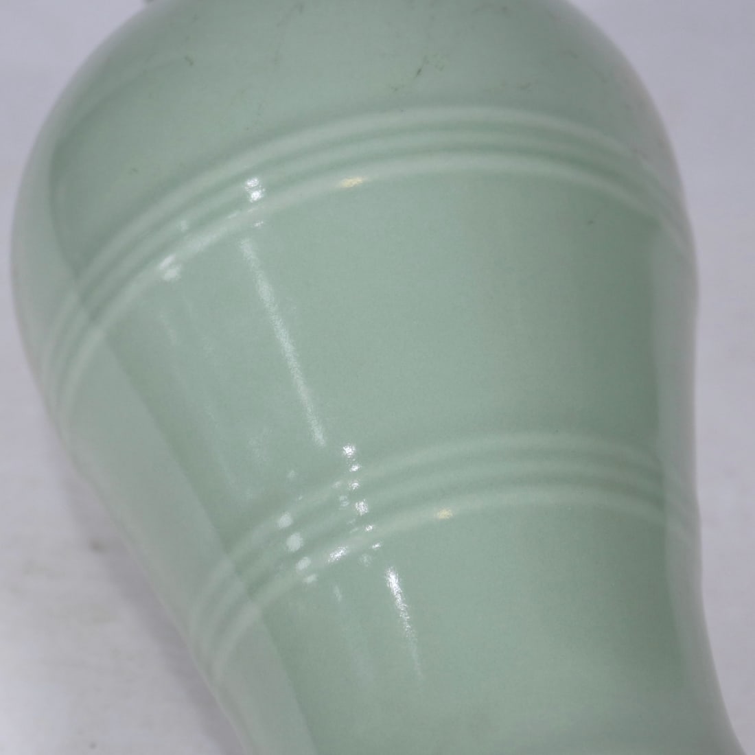 An Exquisite Celadon Glazed Vase - 5