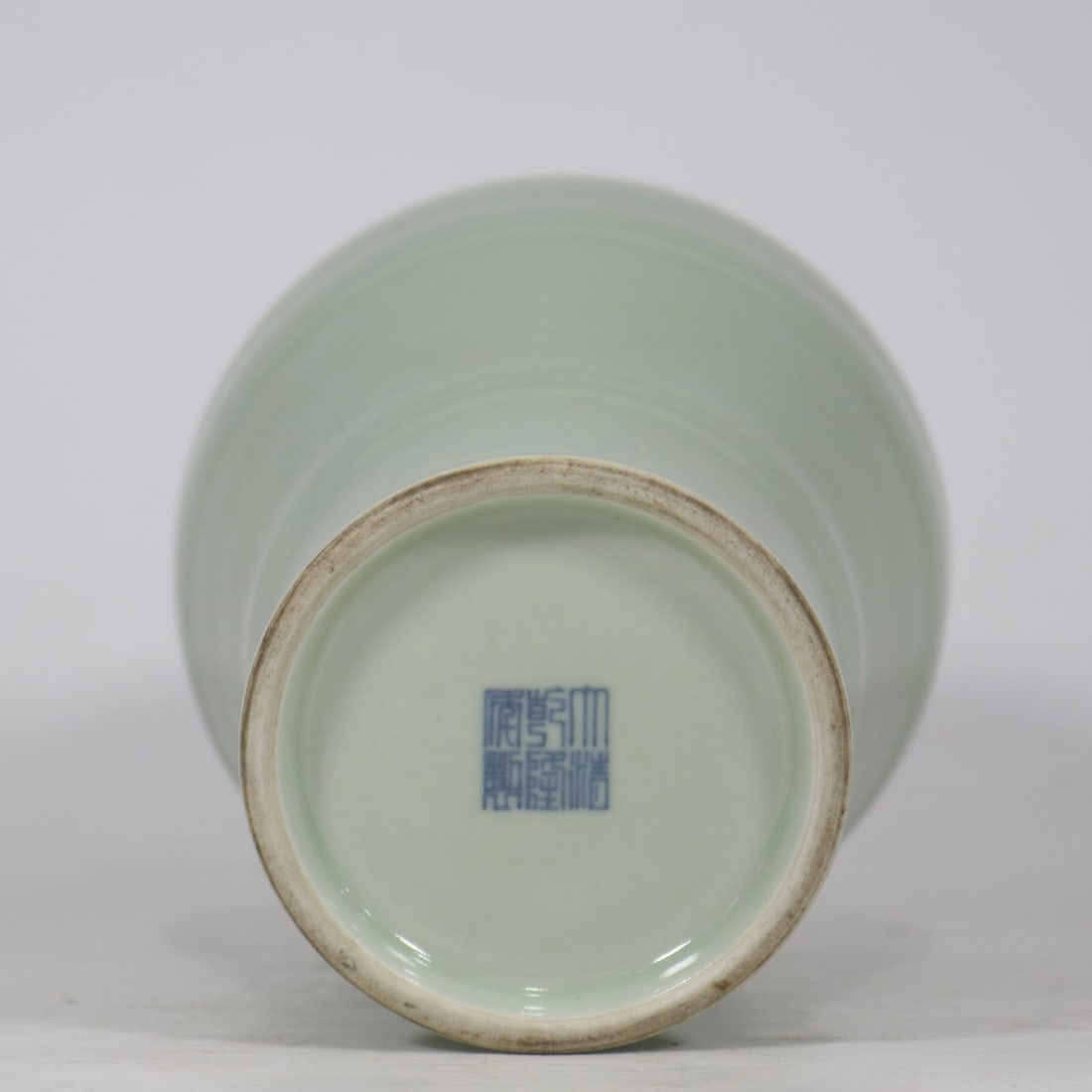 An Exquisite Celadon Glazed Vase - 6