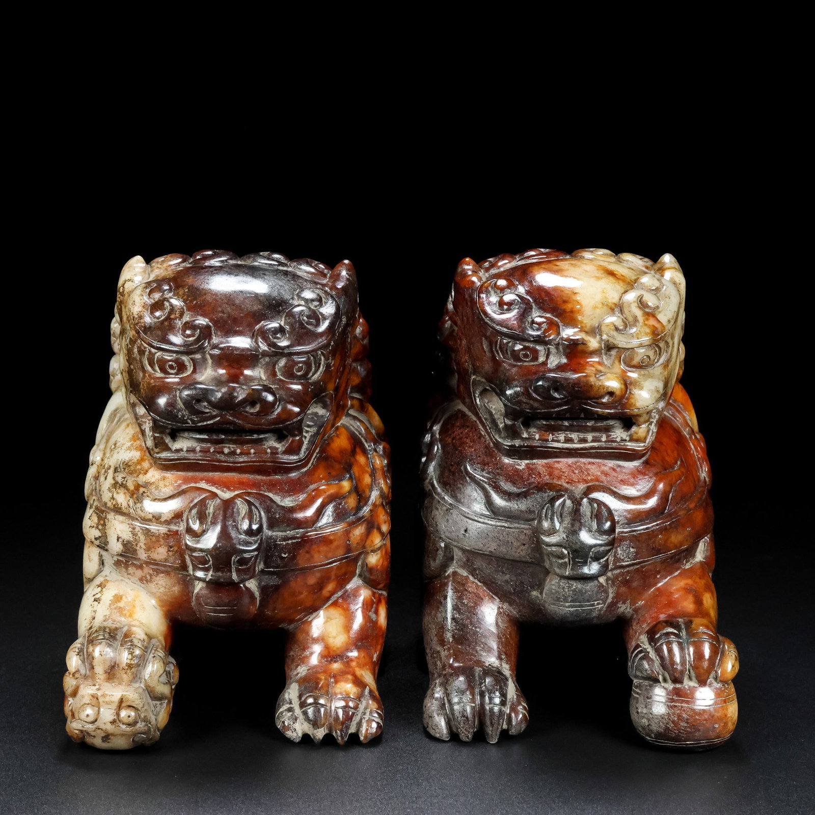 A Pair of Exquisite White Jade Auspicious Beast Ornament: A Pair of Exquisite White Jade Auspicious Beast Ornament Qing Dynasty, China Size:5.3inx3.9inx6.3in Total Weight:4250g白玉瑞狮一对 中国清代