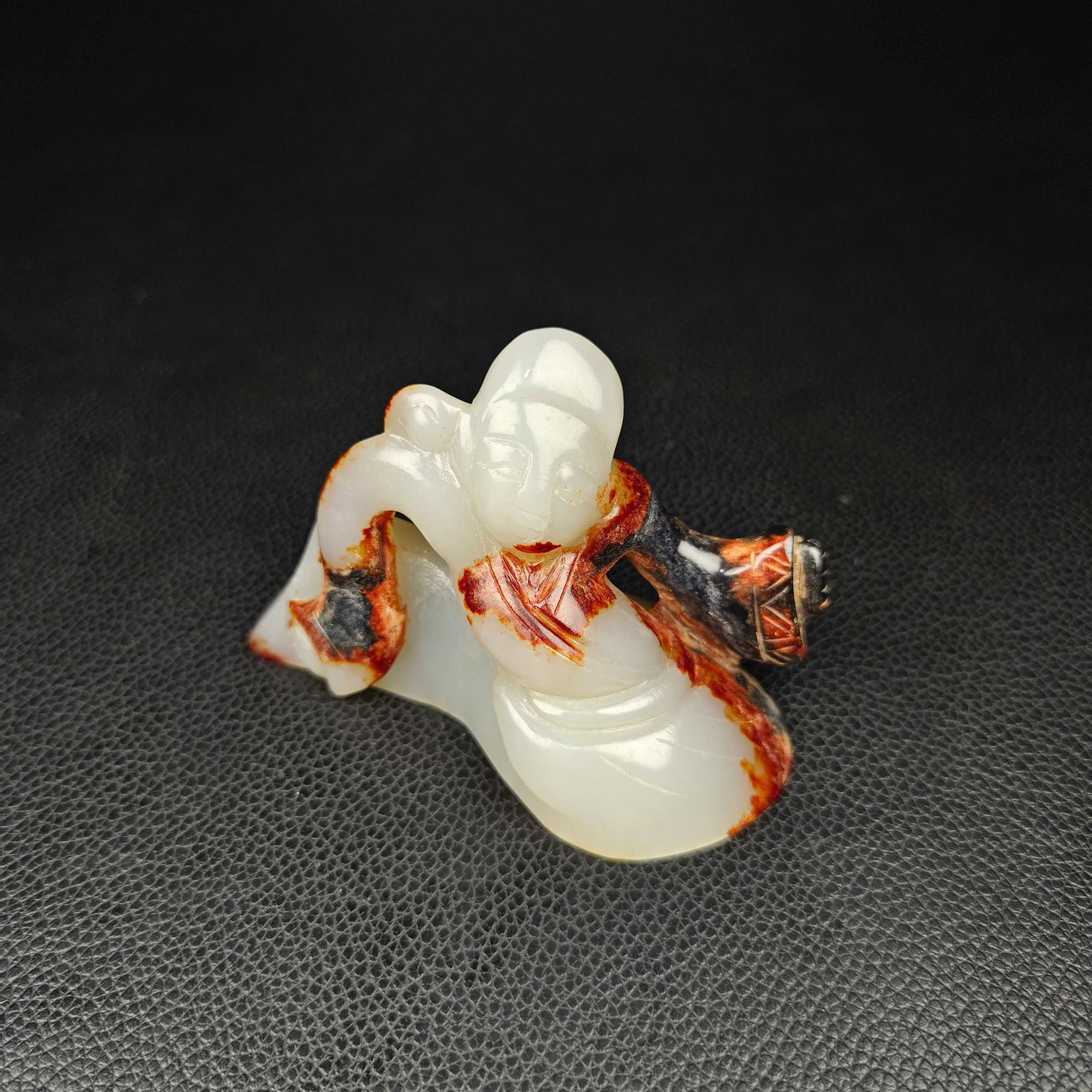 An Exquisite White Jade Figure Ornament: An Exquisite White Jade Figure Ornament Han Dynasty, China Size:2.2inx3.5in Weight:121g白玉舞女人 中国汉代 Size:5.5cmx9cm Weight:121g