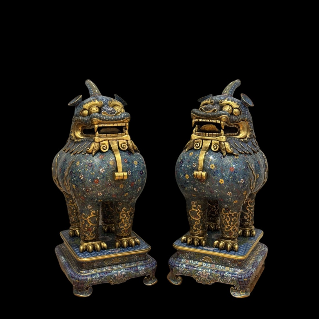 An Exquisite Cloisonne Lotus Pattern Lion Ornament: An Exquisite Cloisonne Lotus Pattern Lion Ornament Qing Dynasty, China Qianlong Four-character Mark Size:28.7inx12.6inx19.7in Weight:78kg景泰蓝甪端 中国଀