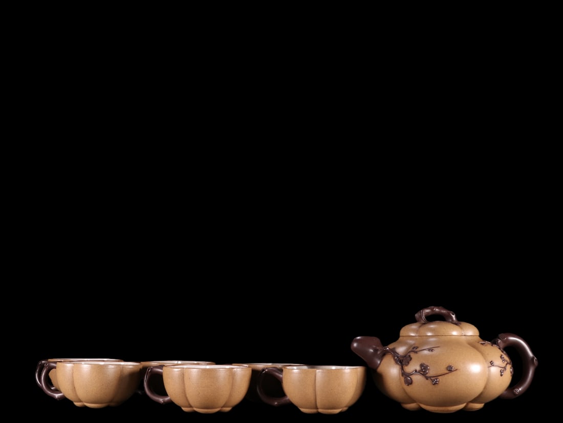 A Set of Fine Purple Sands Flower Pattern Teapot: A Set of Fine Purple Sands Flower Pattern Teapot the Republic of China Size:3.9inx6.5in Size:1.5inx3.8in紫砂梅花纹茶壶一套 民国