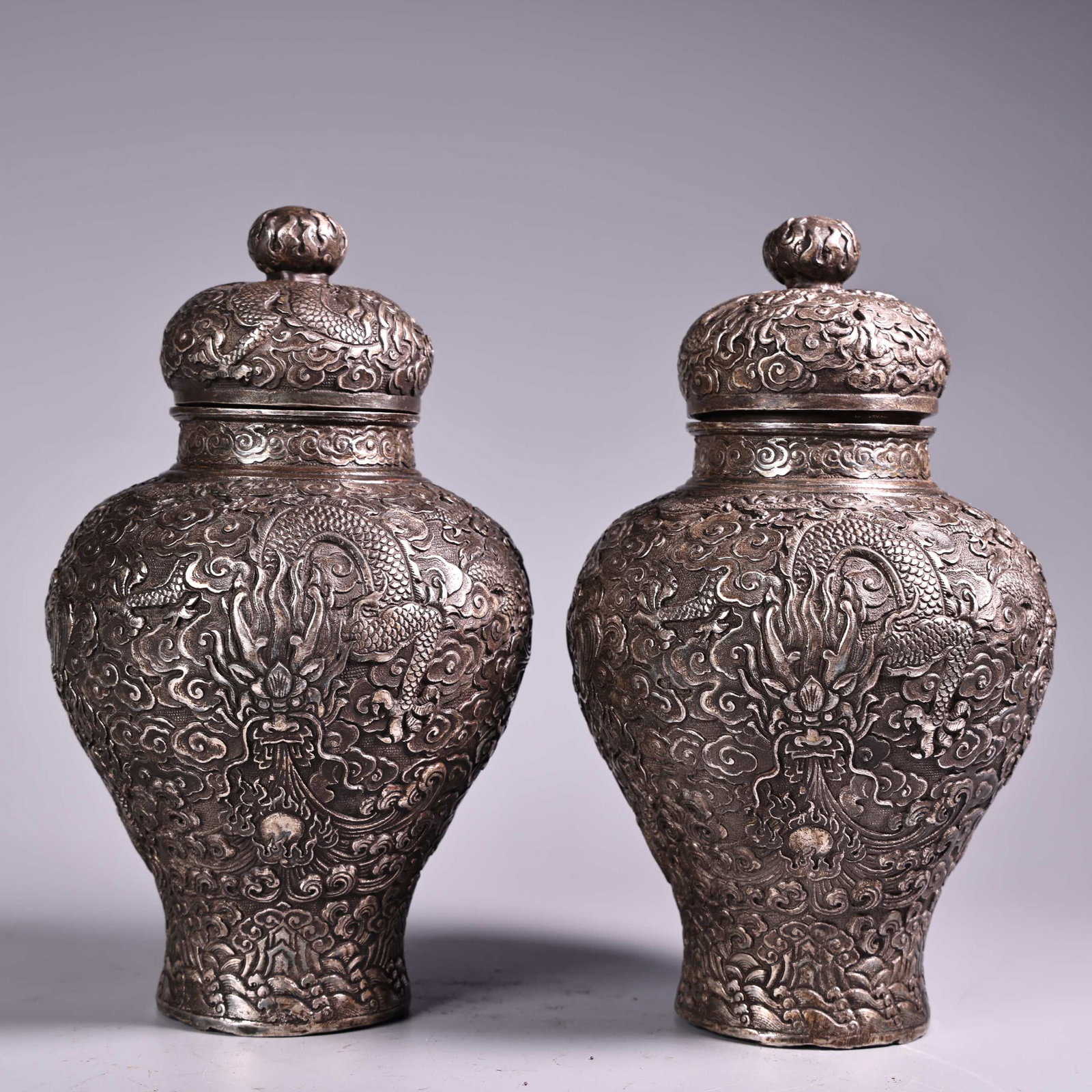 A Pair of Exquisite Silver Bronze Dragon Pattern Jar: A Pair of Exquisite Silver Bronze Dragon Pattern Jar Han Dynasty, China Size:6.3inx3.9in Weight:500g铜全铜鎏银盘龙将军罐一对