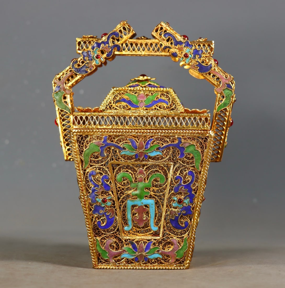 An Exquisite Gilt Bronze Inlaid Gems Bats and Peach Pattern Jar: An Exquisite Gilt Bronze Inlaid Gems Bats and Peach Pattern Jar Qing Dynasty, China Qianlong Four-character Mark Size: 6.9inx4.9inx3.7in Weight:726g铜鎏金镶嵌宝