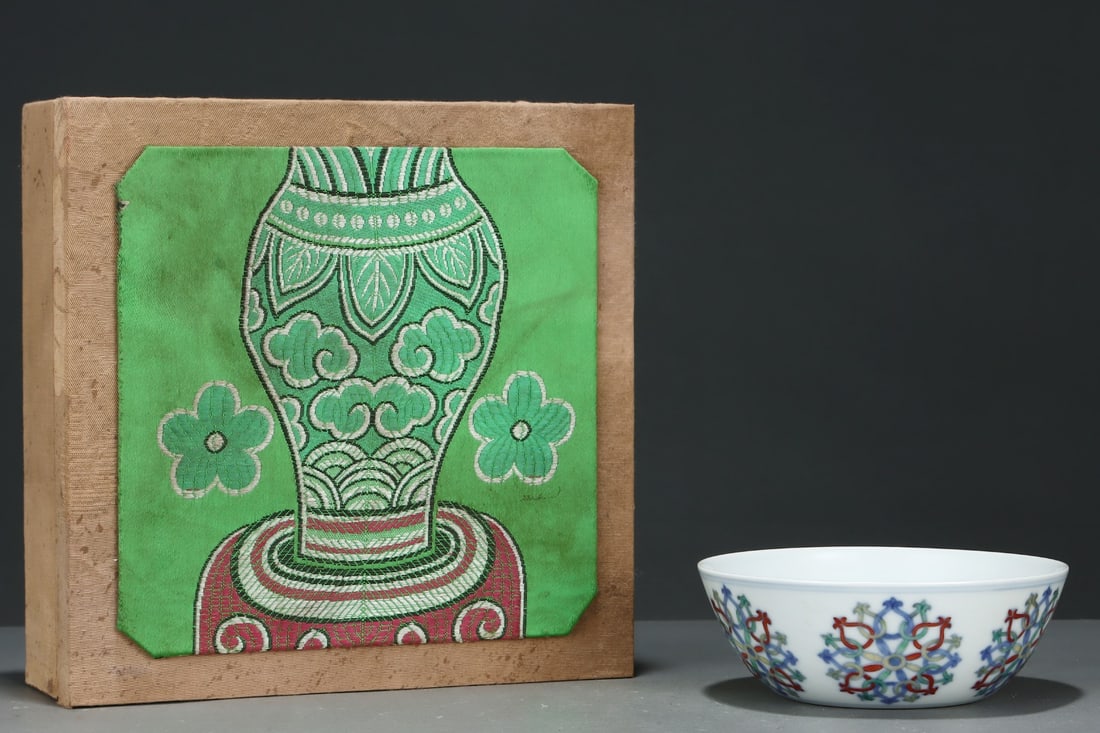 An Exquisite Doucai Flower Pattern Bowl - 2