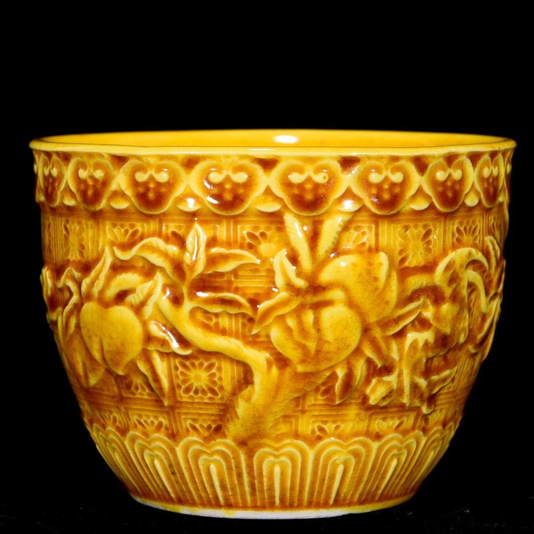 An Exquisite Yellow Glazed Peach Pattern Cup - 2