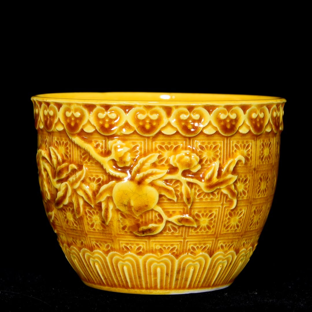 An Exquisite Yellow Glazed Peach Pattern Cup - 3