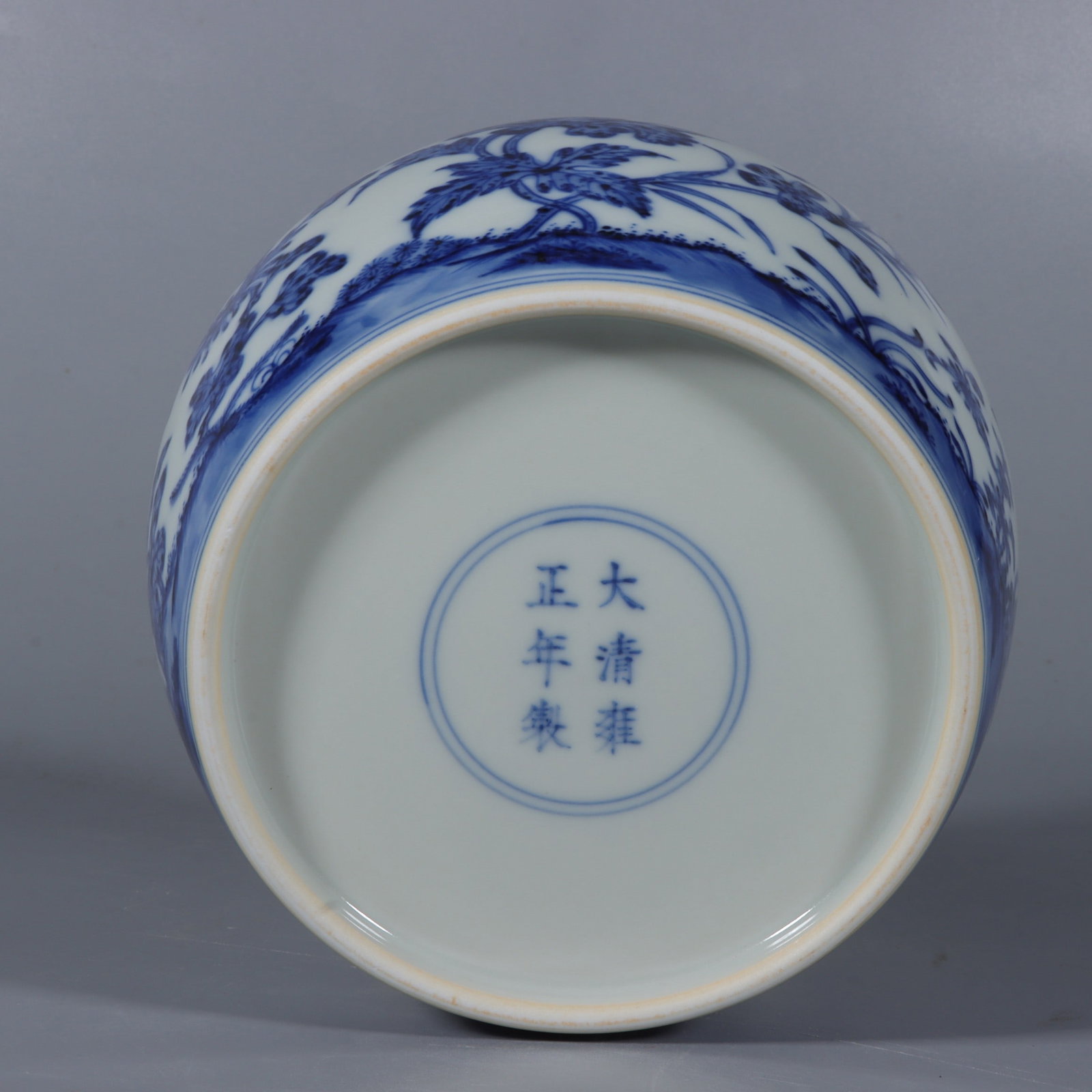An Exquisite Blue and White Flower Pattern Lotus Pattern Jar - 9