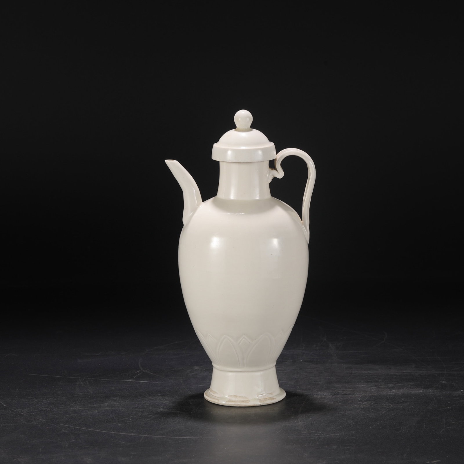 A Rare Ding yao White Glazed Ewer - 2