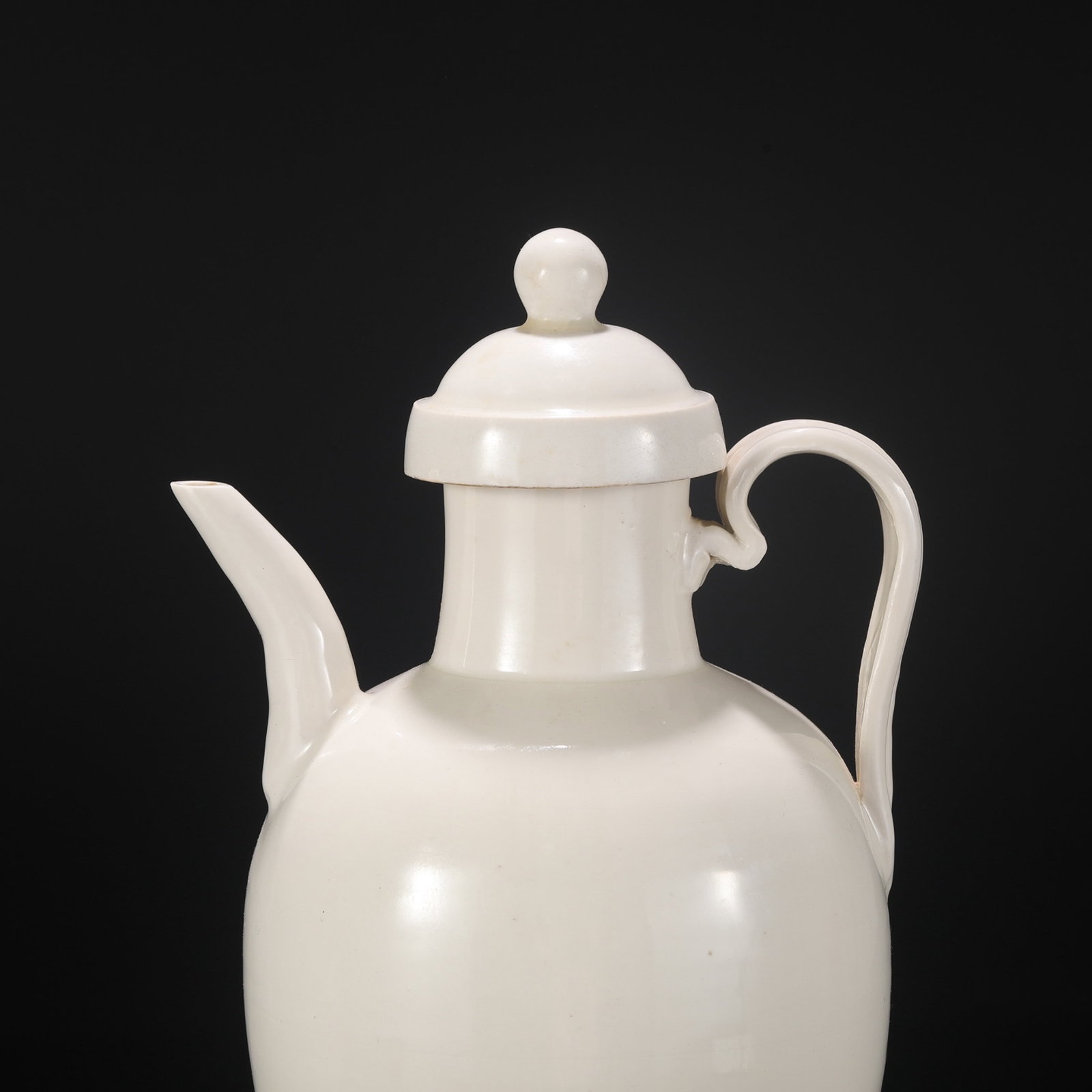 A Rare Ding yao White Glazed Ewer - 3
