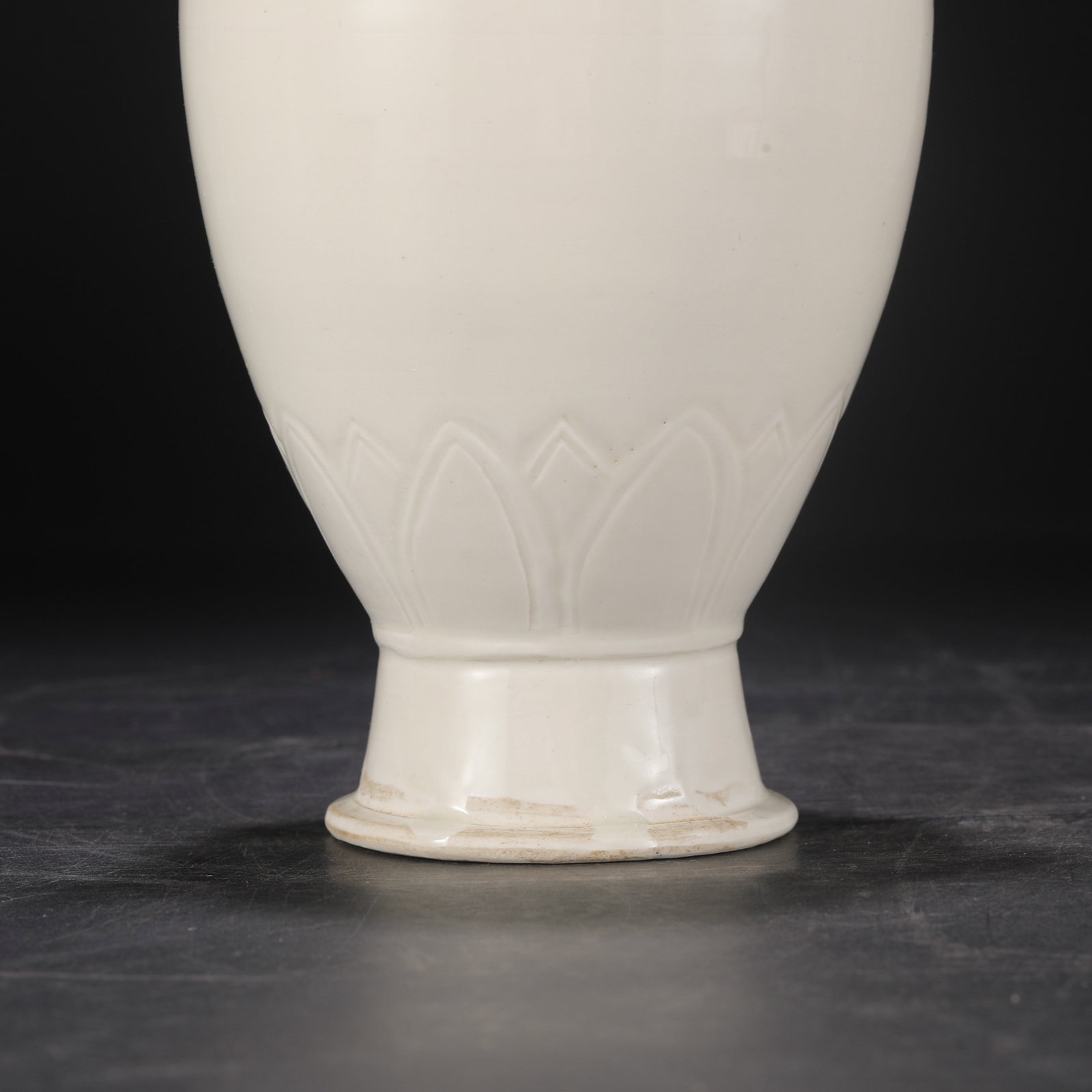 A Rare Ding yao White Glazed Ewer - 4