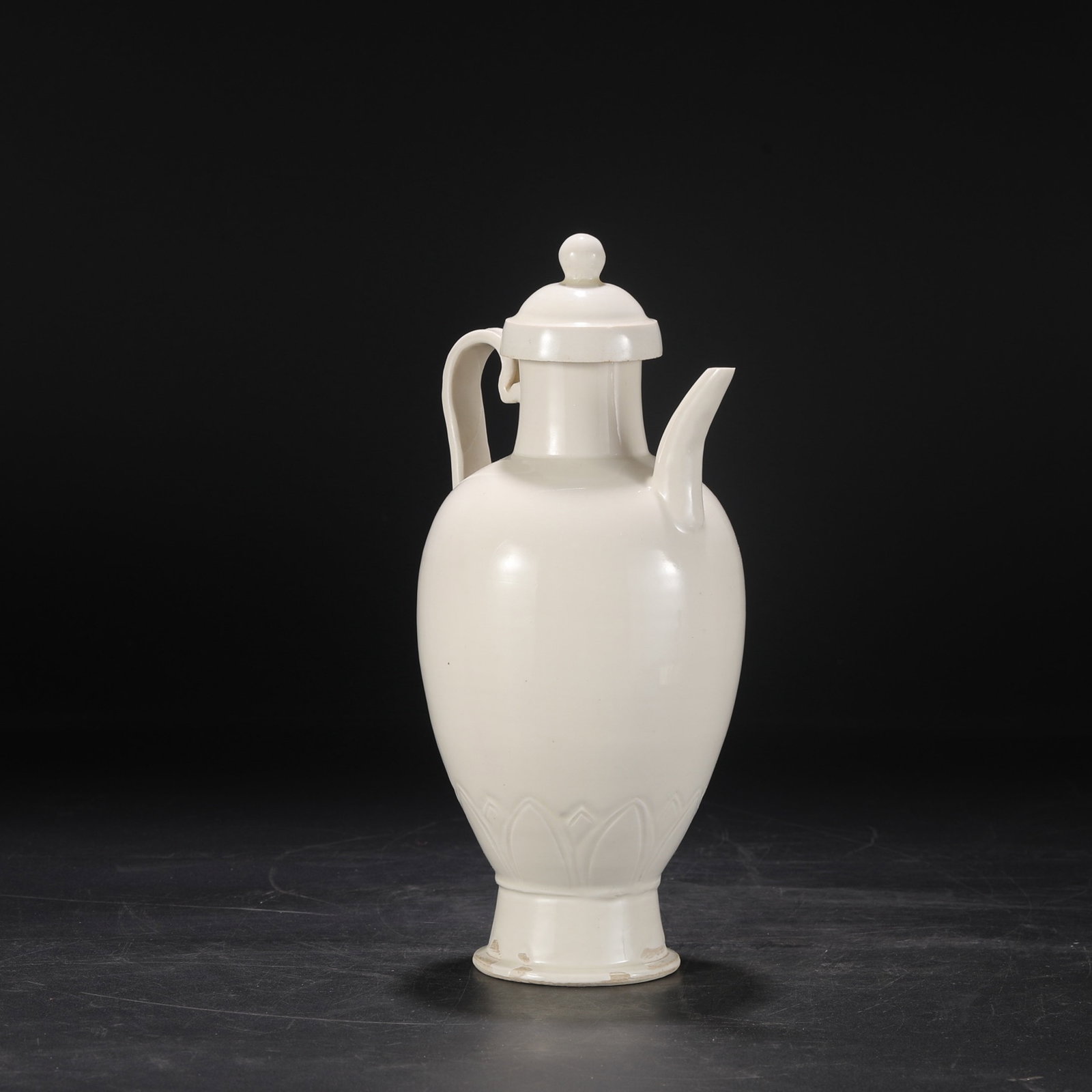 A Rare Ding yao White Glazed Ewer - 8