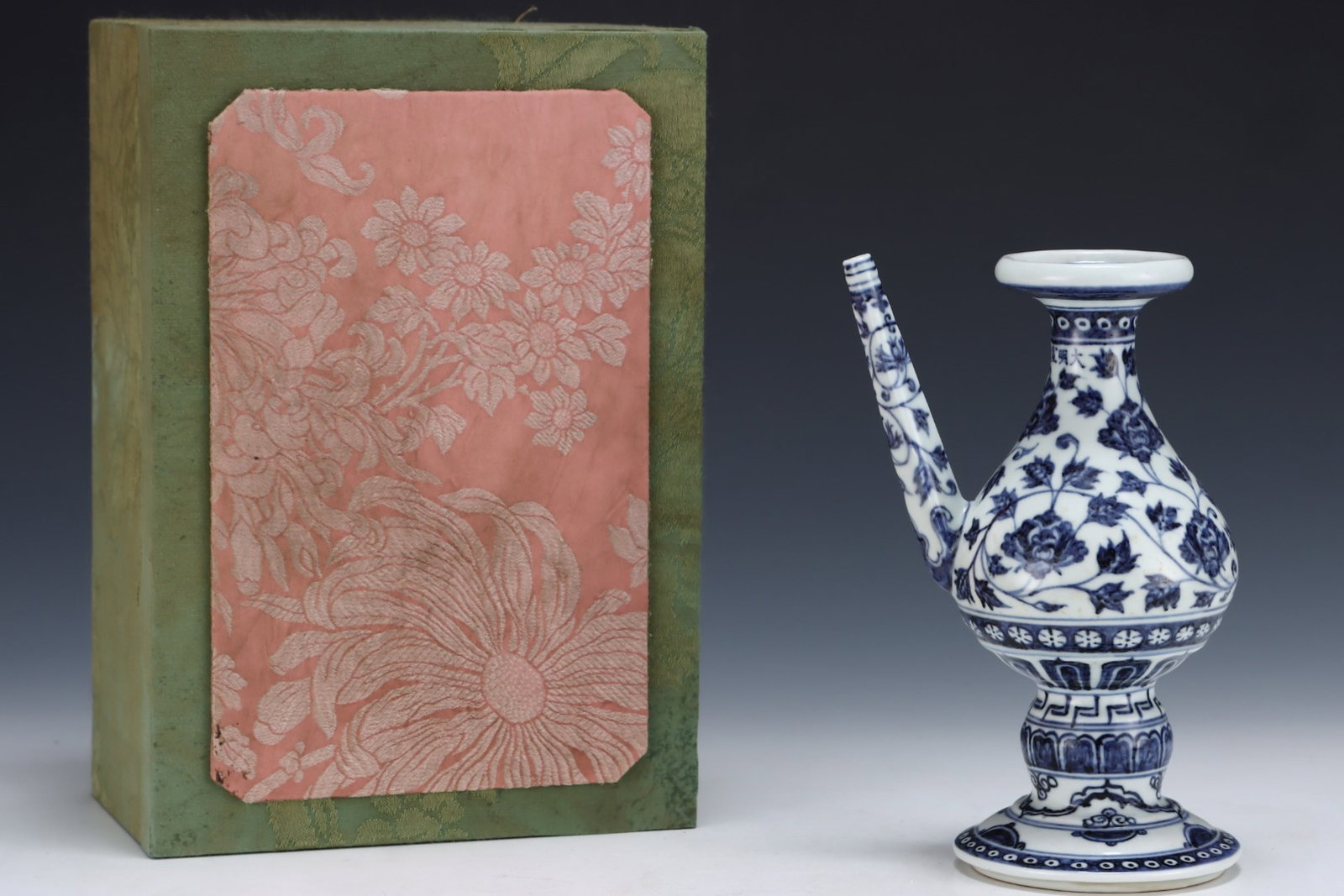 An Exquisite Blue and White Lotus Pattern Pot: An Exquisite Blue and White Lotus Pattern Pot,Ming Dynasty,China,Xuande Six-character Mark,Size:8.5inx5.5in 青花缠枝莲纹壶,中国明代,&#