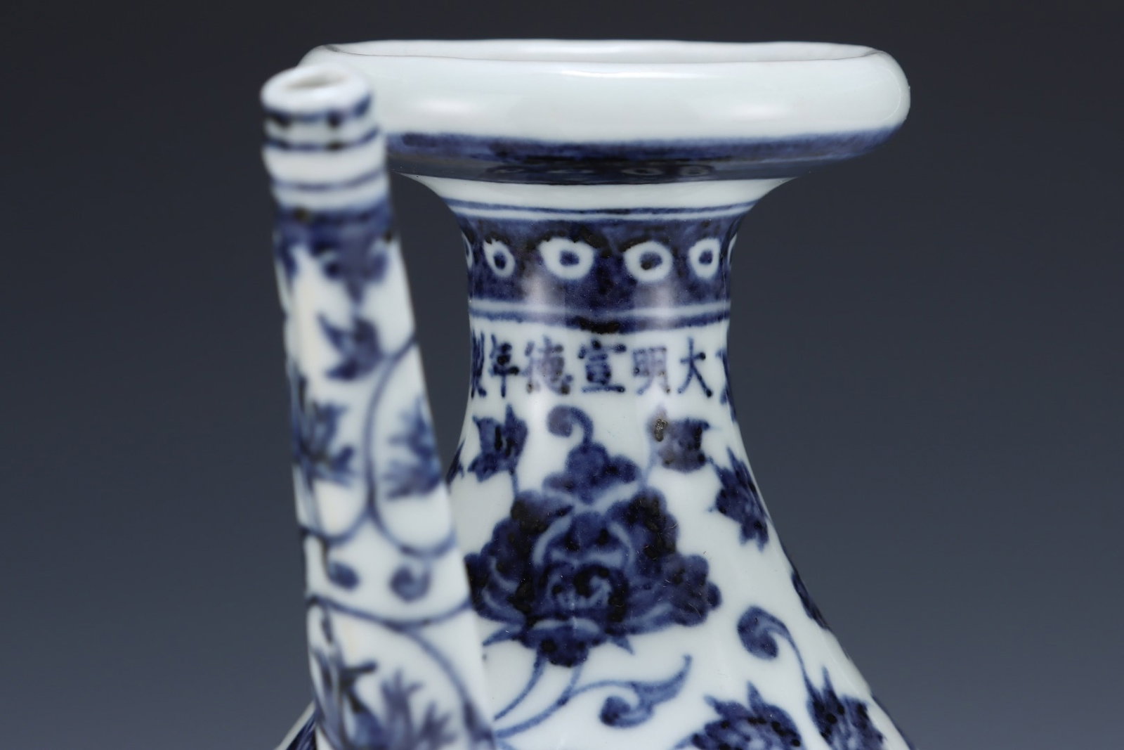 An Exquisite Blue and White Lotus Pattern Pot - 2