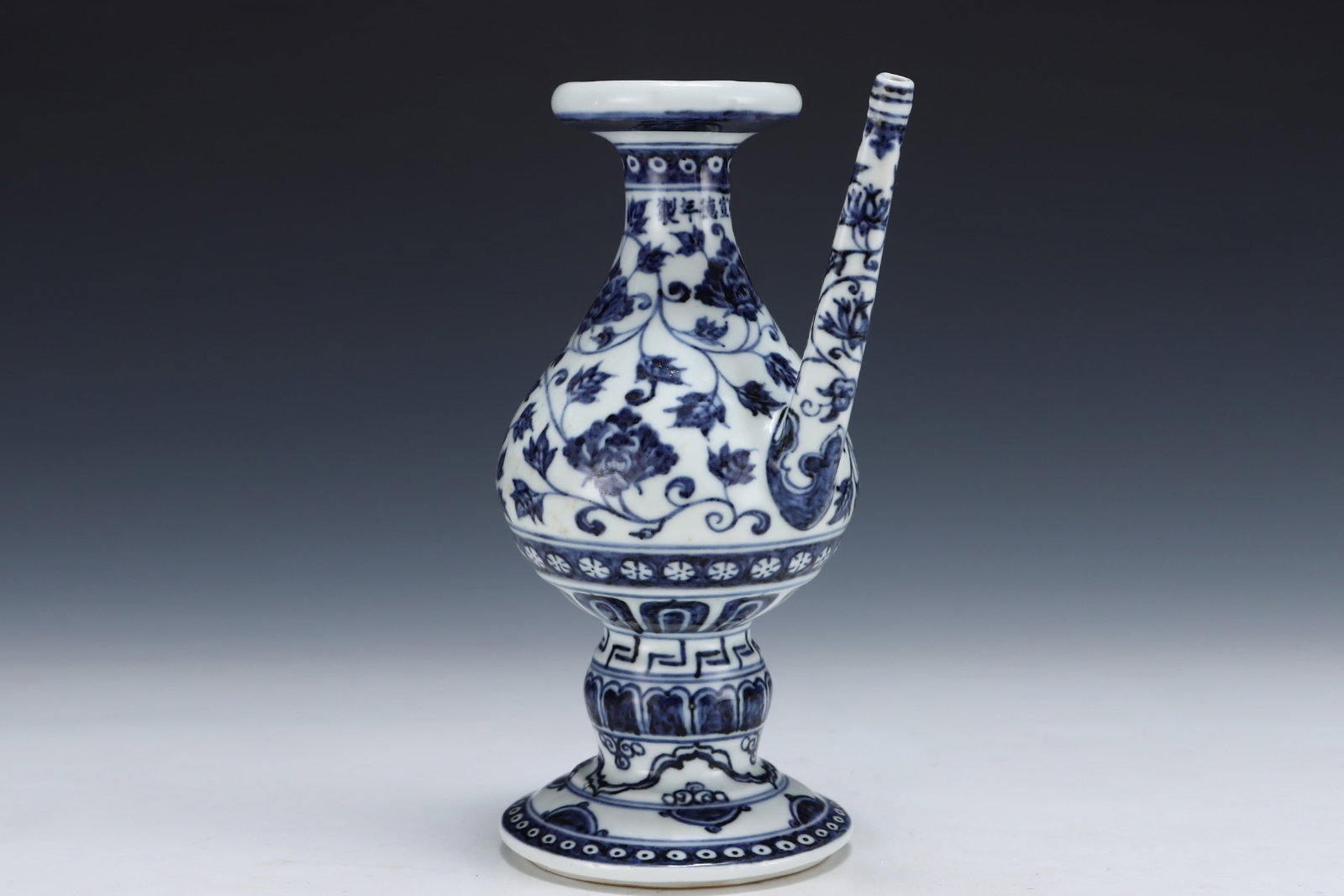 An Exquisite Blue and White Lotus Pattern Pot - 5