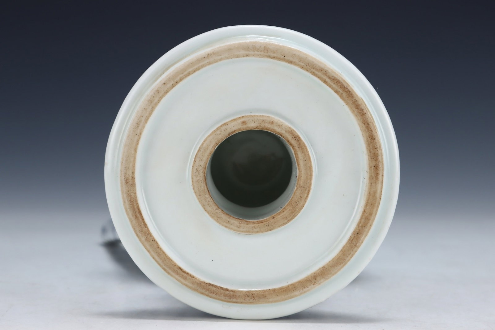 An Exquisite Blue and White Lotus Pattern Pot - 8