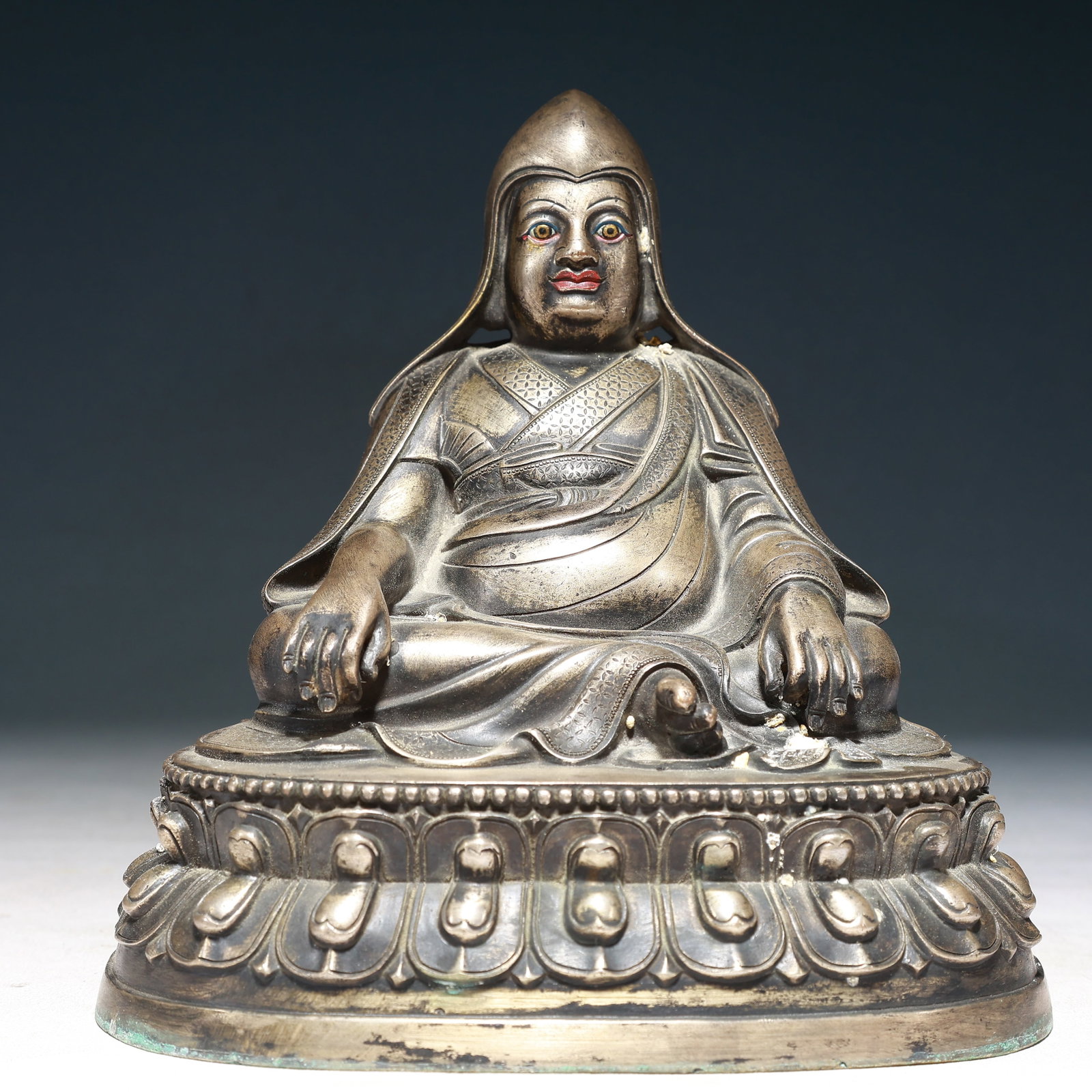 A Solemn Plated silver-Bronze Statue of Tsongkhapa,With Inscription: A Solemn Plated silver-Bronze Statue of Tsongkhapa,With Inscription,Qing Dynasty,China,Size:7.9inx5.5inx8.3in,Weight:3600g 铜镀银宗喀巴像,带铭