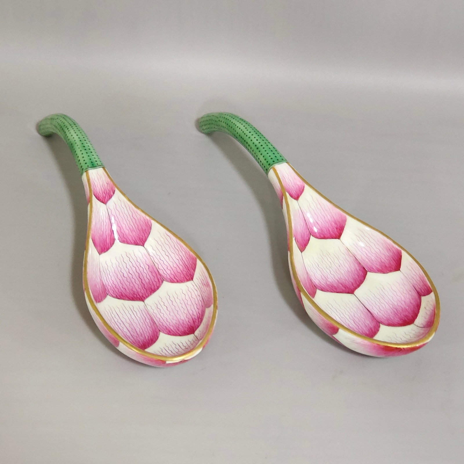 A Pair of Exquisite Famille-Rose Painted Gold Lotus Pattern Spoons: A Pair of Exquisite Famille-Rose Painted Gold Lotus Pattern Spoons,Qing Dynasty,China,Shen Detang Mark,Size:6.7inx2in 一对粉彩描金莲花纹勺&#