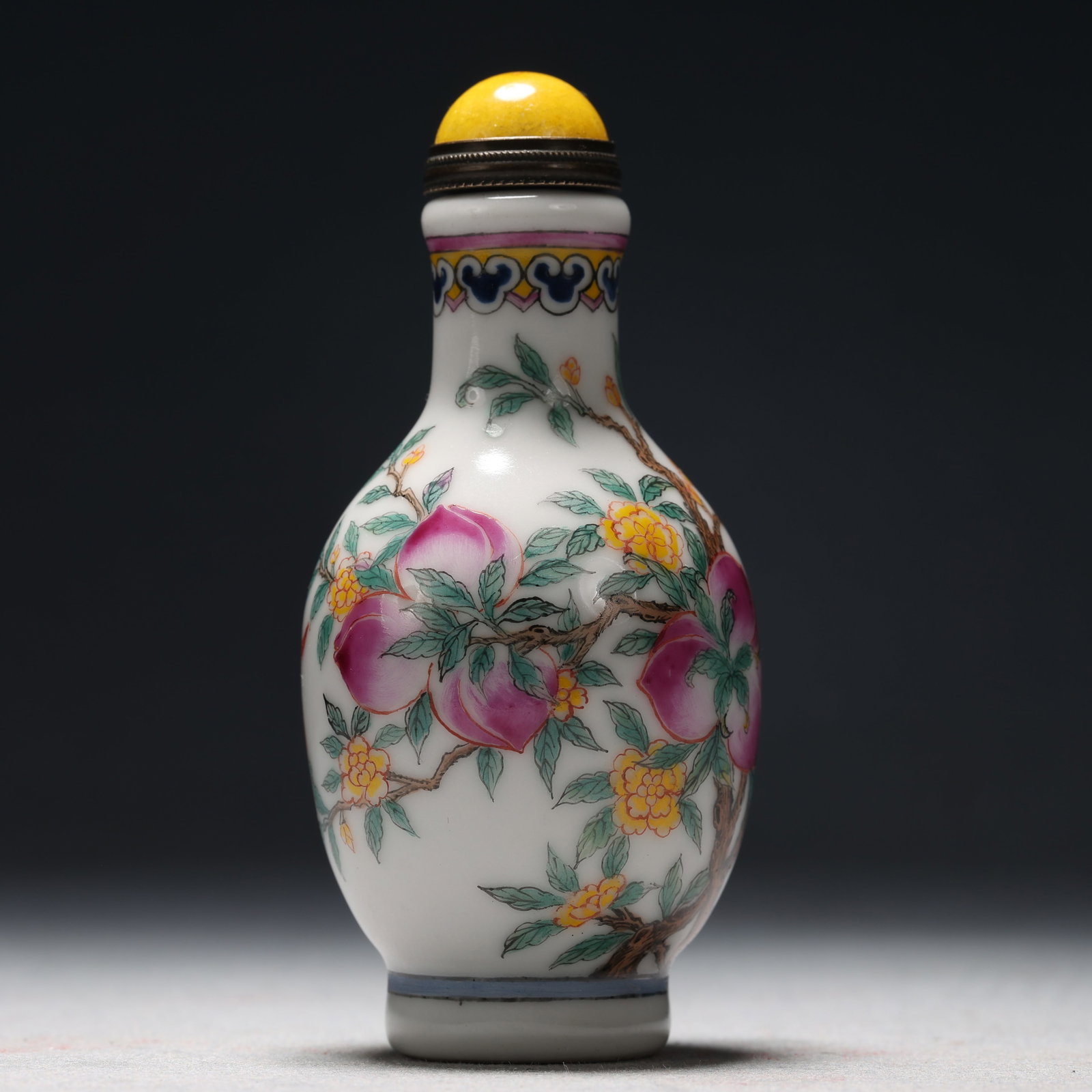 A Fine Famille-Rose Bats and Peach Pattern Porcelain Snuff Bottle: A Fine Famille-Rose Bats and Peach Pattern Porcelain Snuff Bottle, Qing Dynasty, China, Kangxi Four-character Mark, Size:1.8inx3.5in 瓷胎画粉彩桃子蝙