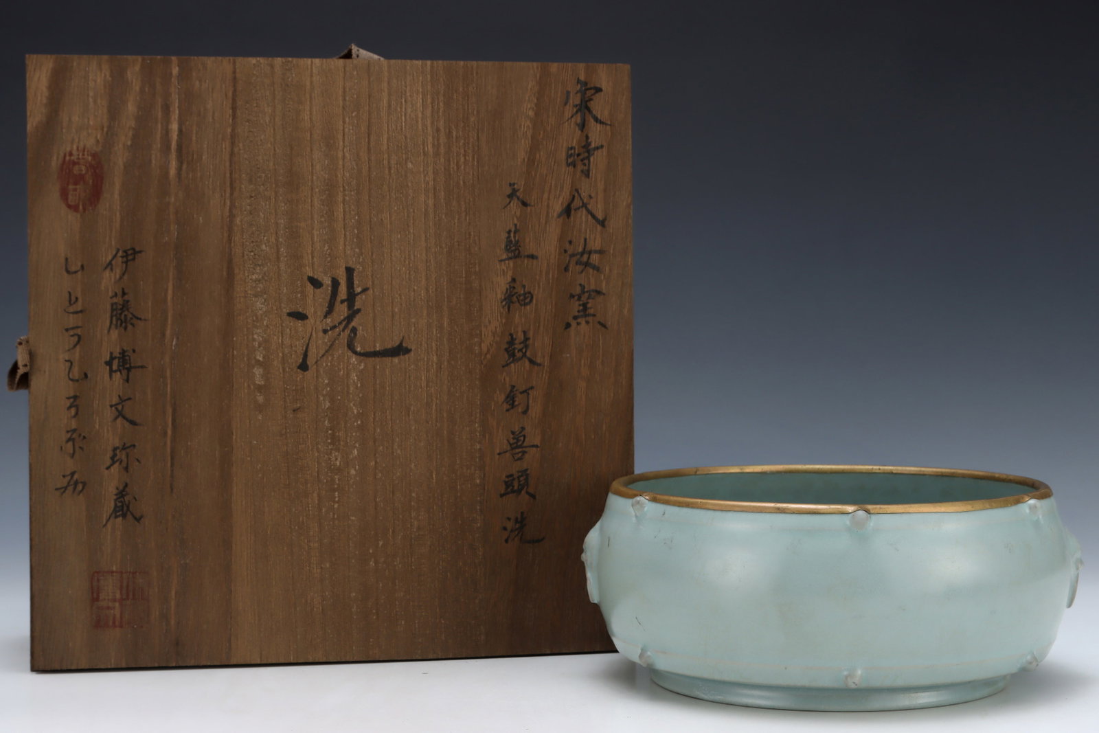 An Exquisite Ru yao Sky Blue Glazed Cover with Gold Beast-Ears Water Pot,with an Imperial Poem by: An Exquisite Ru yao Sky Blue Glazed Cover with Gold Beast-Ears Water Pot,with an Imperial Poem by Emperor Qianlong,Song Dynasty,China,Size:3.3inx8.1in 汝窑天蓝釉金&