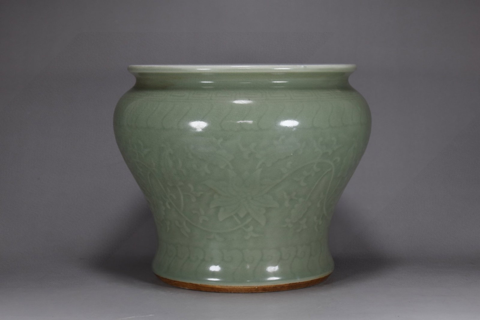 An Exquisite Longquan yao Celadon Glazed Lotus Pattern Jar: An Exquisite Longquan yao Celadon Glazed Lotus Pattern Jar,Qing Dynasty,China,Daoguang Six-character Mark,Size:7.9inx7.9in 龙泉釉青釉缠枝莲纹Ņ