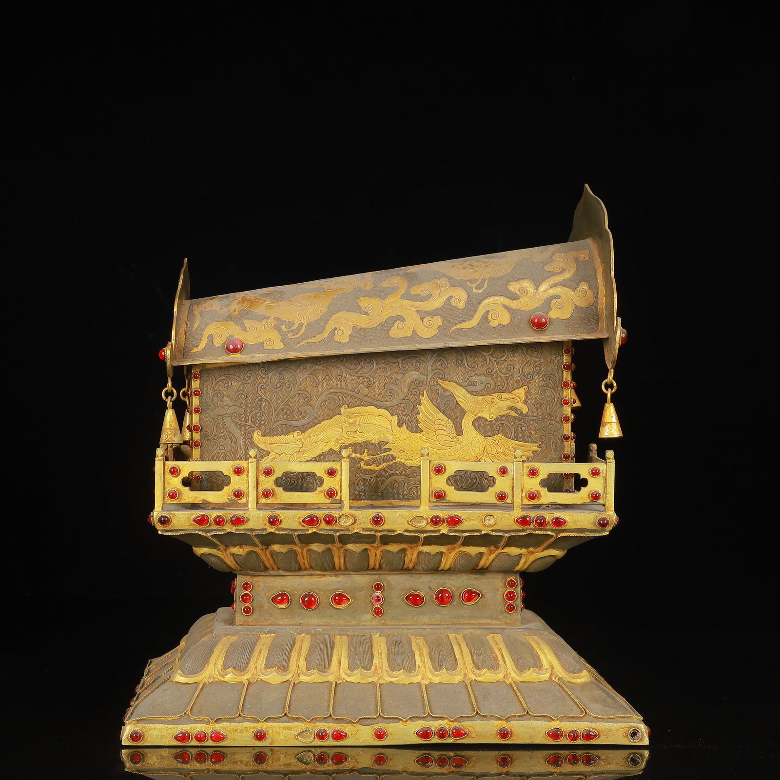 An Exquisite Gilt Silver Phoenix Pattern Ornament,Inlaid Gems: An Exquisite Gilt Silver Phoenix Pattern Ornament,Inlaid Gems,Tang Dynasty,China,Zhenguan Four-Character Mark,Size:9.8inx7.1inx11in,Weight:3000g 银鎏金凤纹摆件