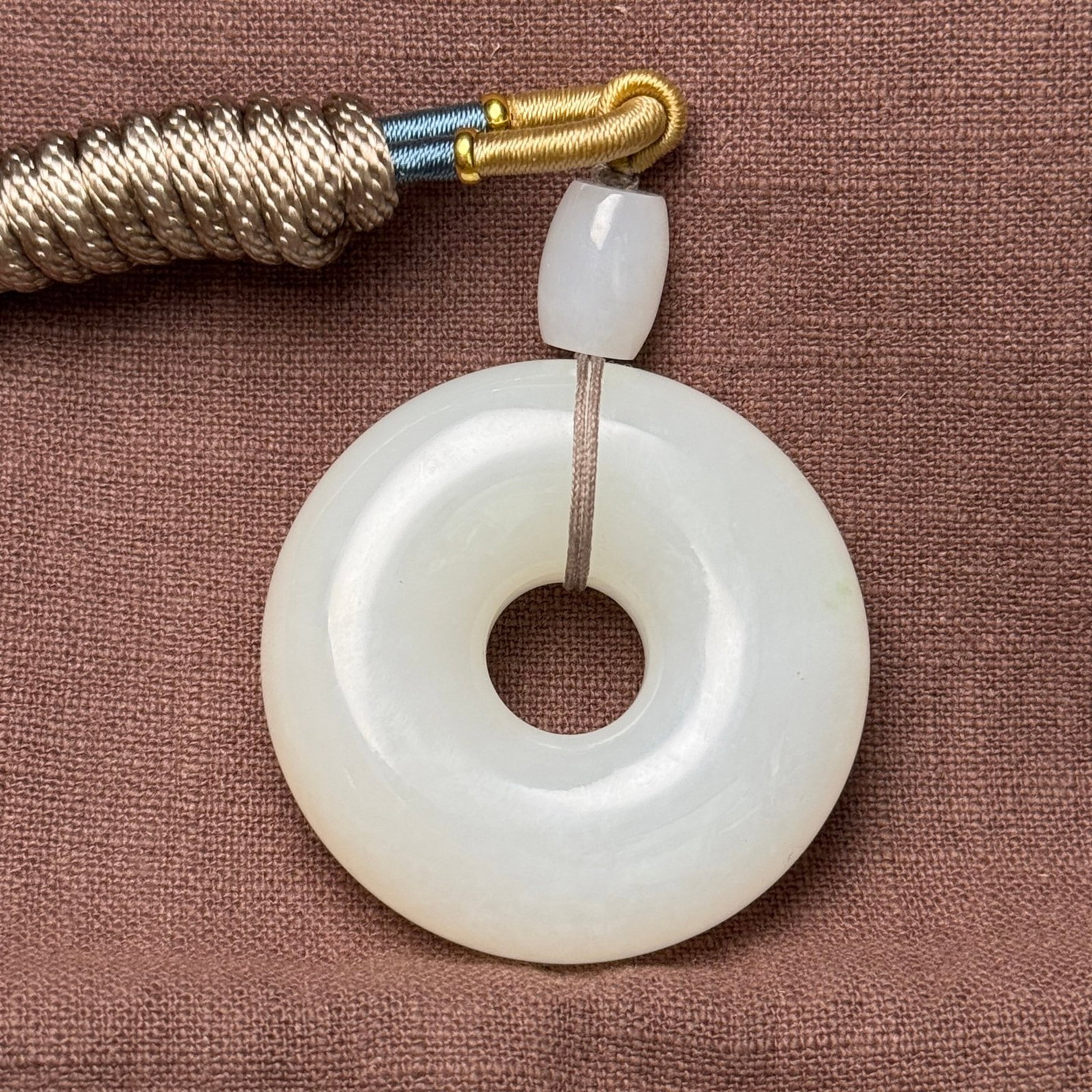 An Exquisite White Jade Pendant: An Exquisite White Jade Pendant,Qing Dynasty,China,Size:48mmx14mm,Weight:65g 白玉挂件,中国清代