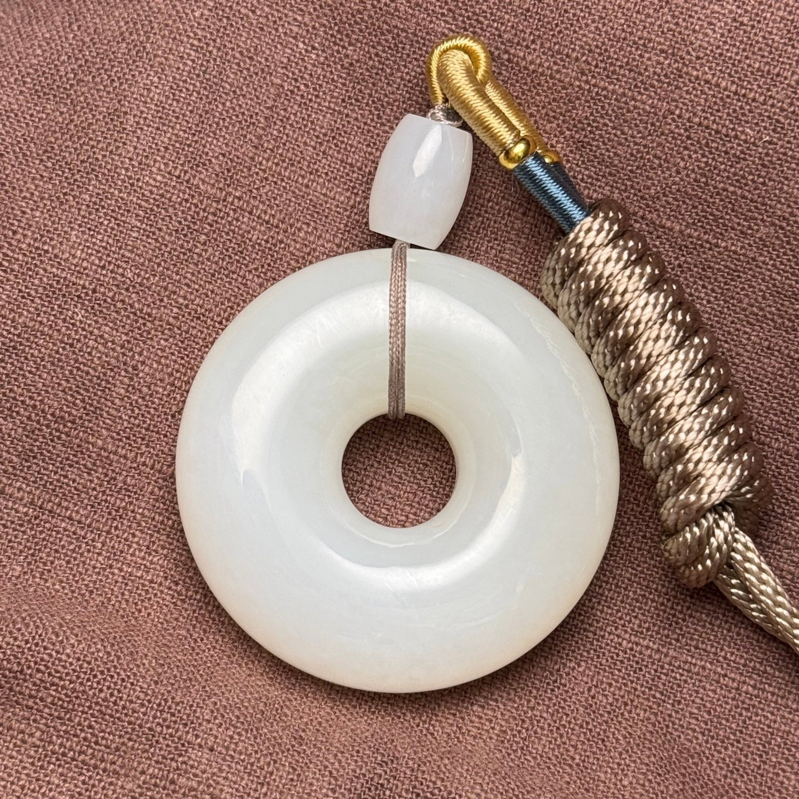 An Exquisite White Jade Pendant - 3