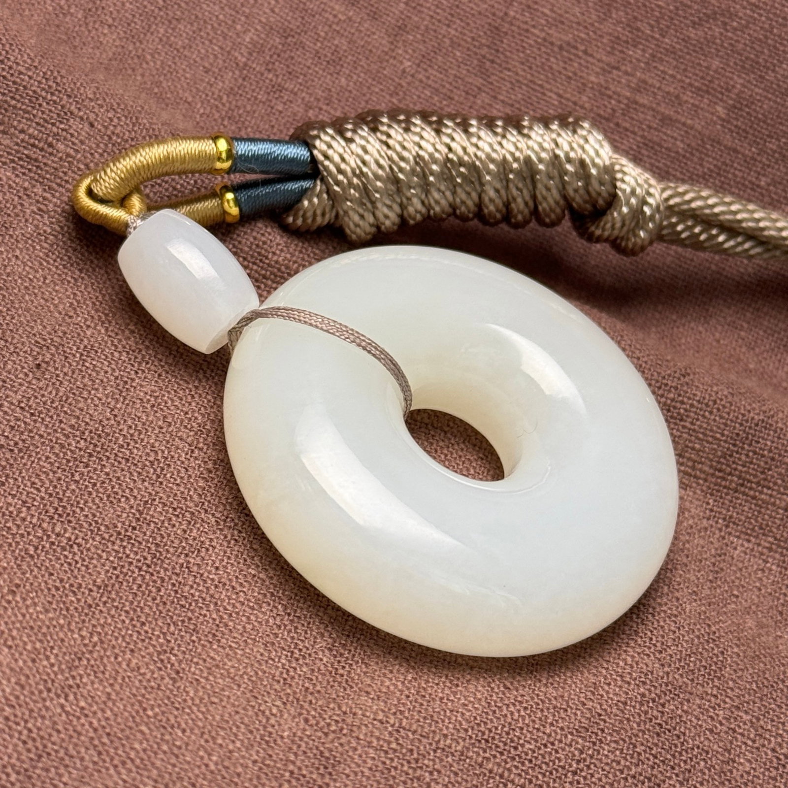 An Exquisite White Jade Pendant - 5