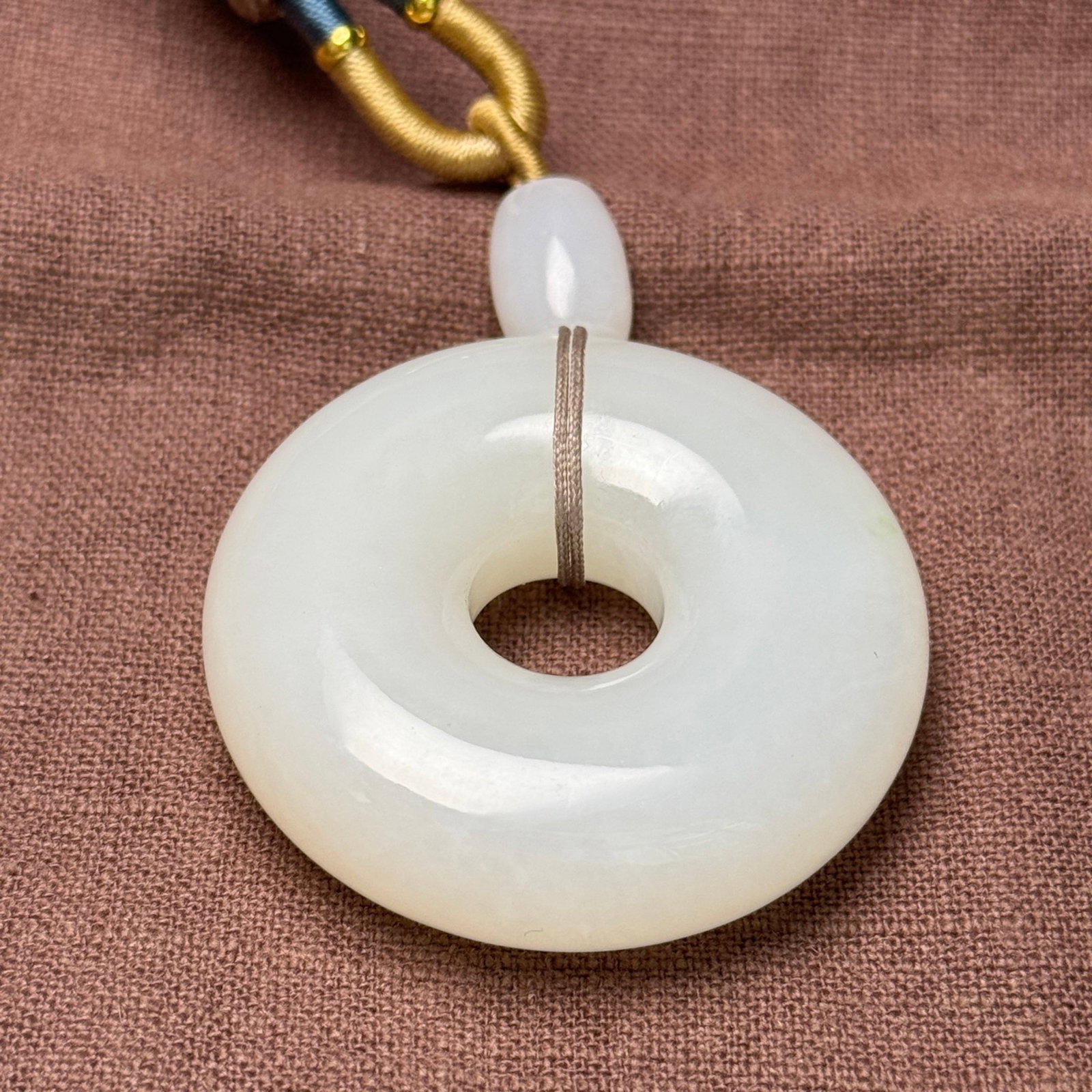 An Exquisite White Jade Pendant - 7