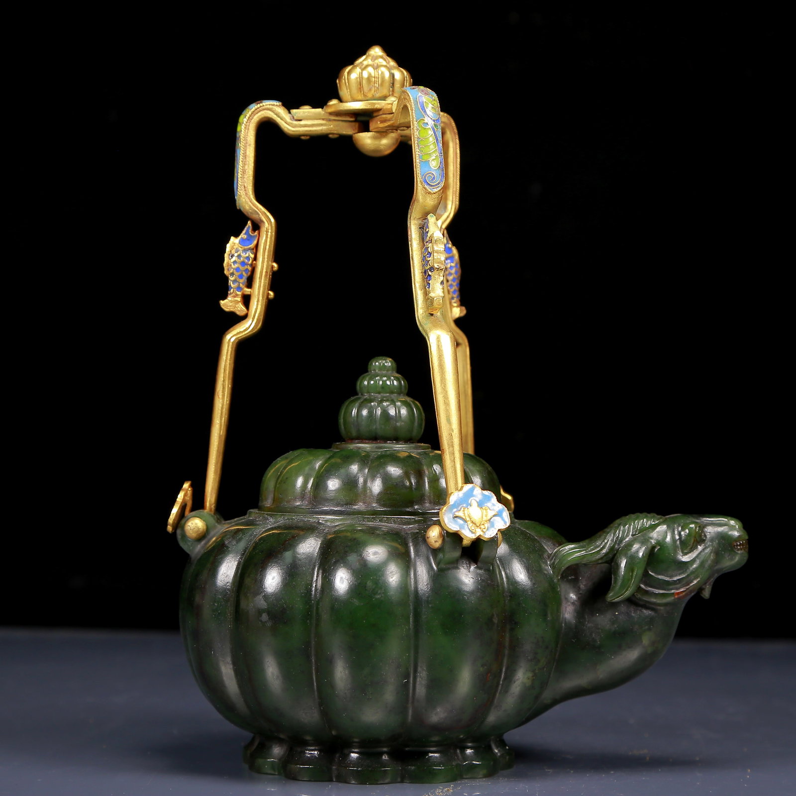 An Exquisite Jasper Sheep Pattern Ewer with Gilt Bronze Handle: An Exquisite Jasper Sheep Pattern Ewer with Gilt Bronze Handle,Qing Dynasty, China,Size:7.1inx5.1inx9.4in,Weight:895g 碧玉羊纹提壶配鎏金手&#