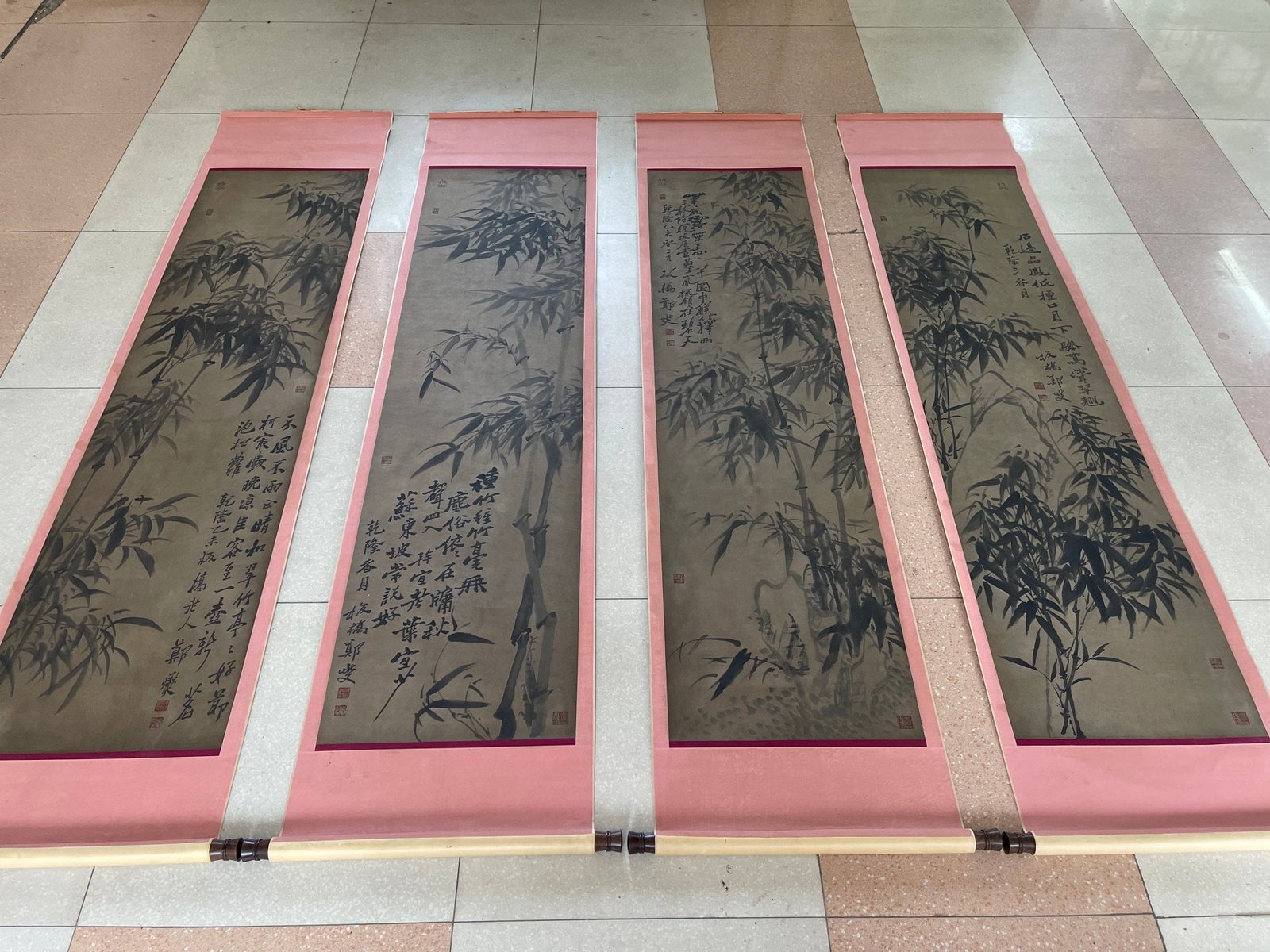 A Set of Chinese Vertical Scroll Ink Painting of Bamboo on Paper,Zheng Banqiao: A Set of Chinese Vertical Scroll Ink Painting of Bamboo on Paper,Zheng Banqiao,Size:(Without frame)70.9inx18.5in*4 一套中国水墨竹子图立ů