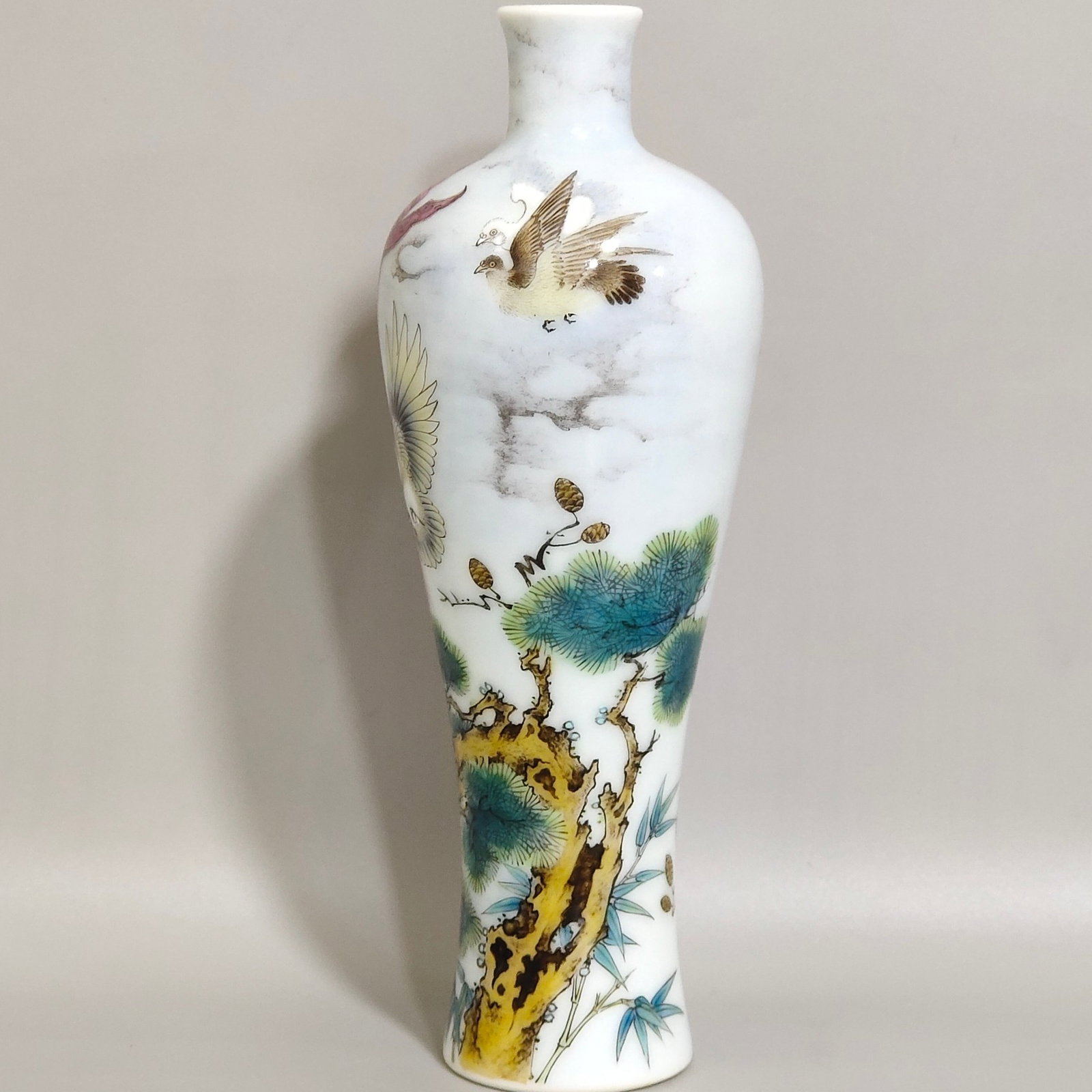 An Exquisite Famille-Rose Pine and Eagle Pattern Vase - 3