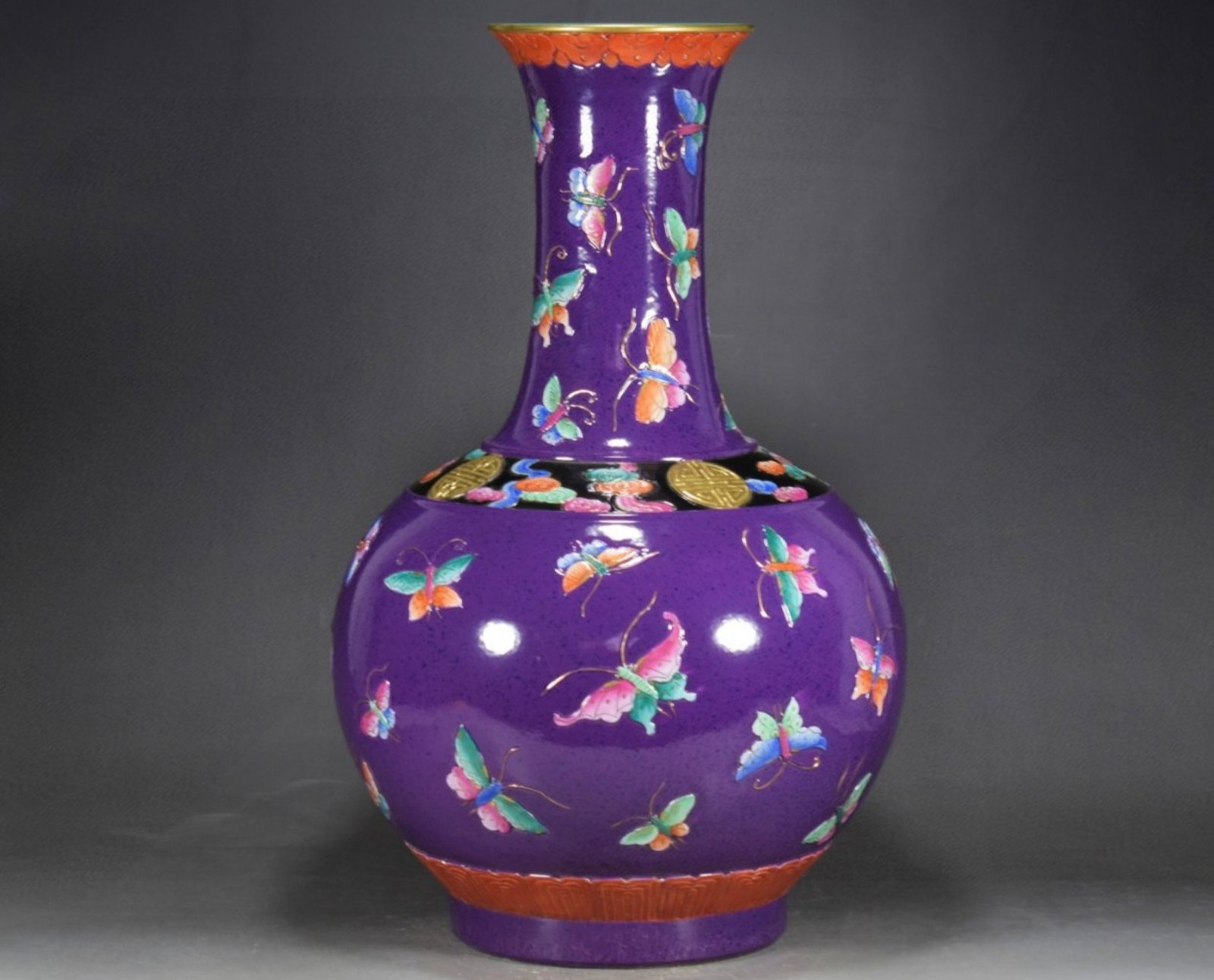 A Huge Purple Glazed Famille-Rose Painted Gold Butterfly Pattern Vase: A Huge Purple Glazed Famille-Rose Painted Gold Butterfly Pattern Vase,Qing Dynasty,China,Qianlong Six-character Mark,Size:19.7inx13.8in